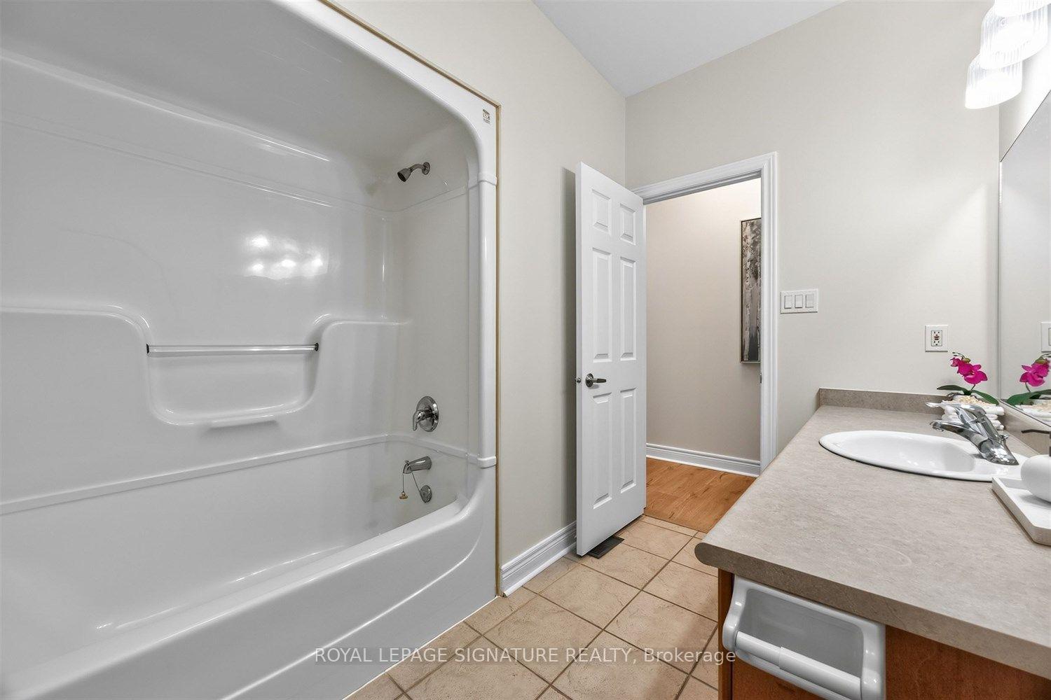 Photo 56 of 10 Purt Court, Barrie, Bayshore — HOMEH