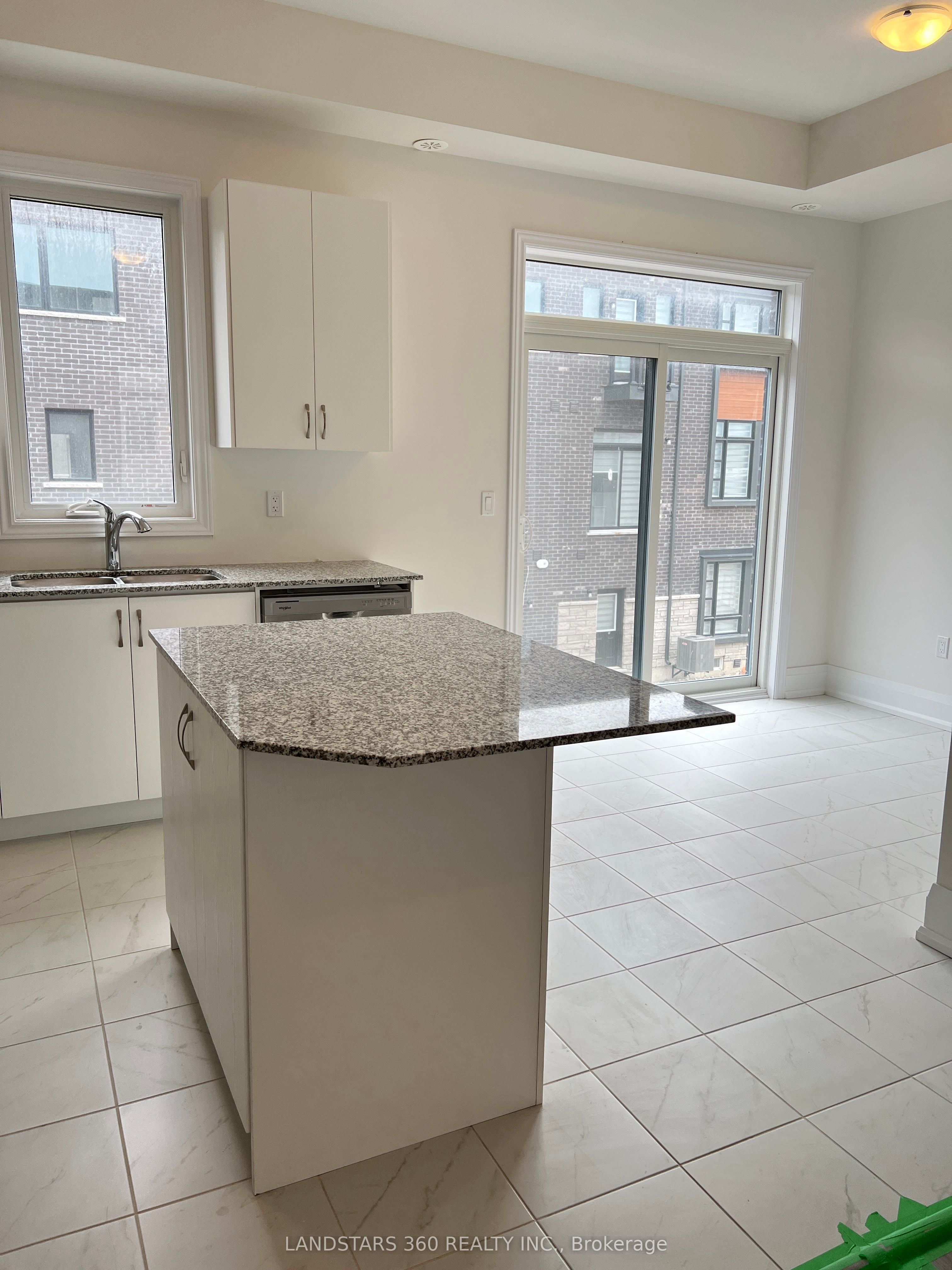 Photo 5 of 86 Inverary Crescent, Vaughan, Elder Mills — HOMEH