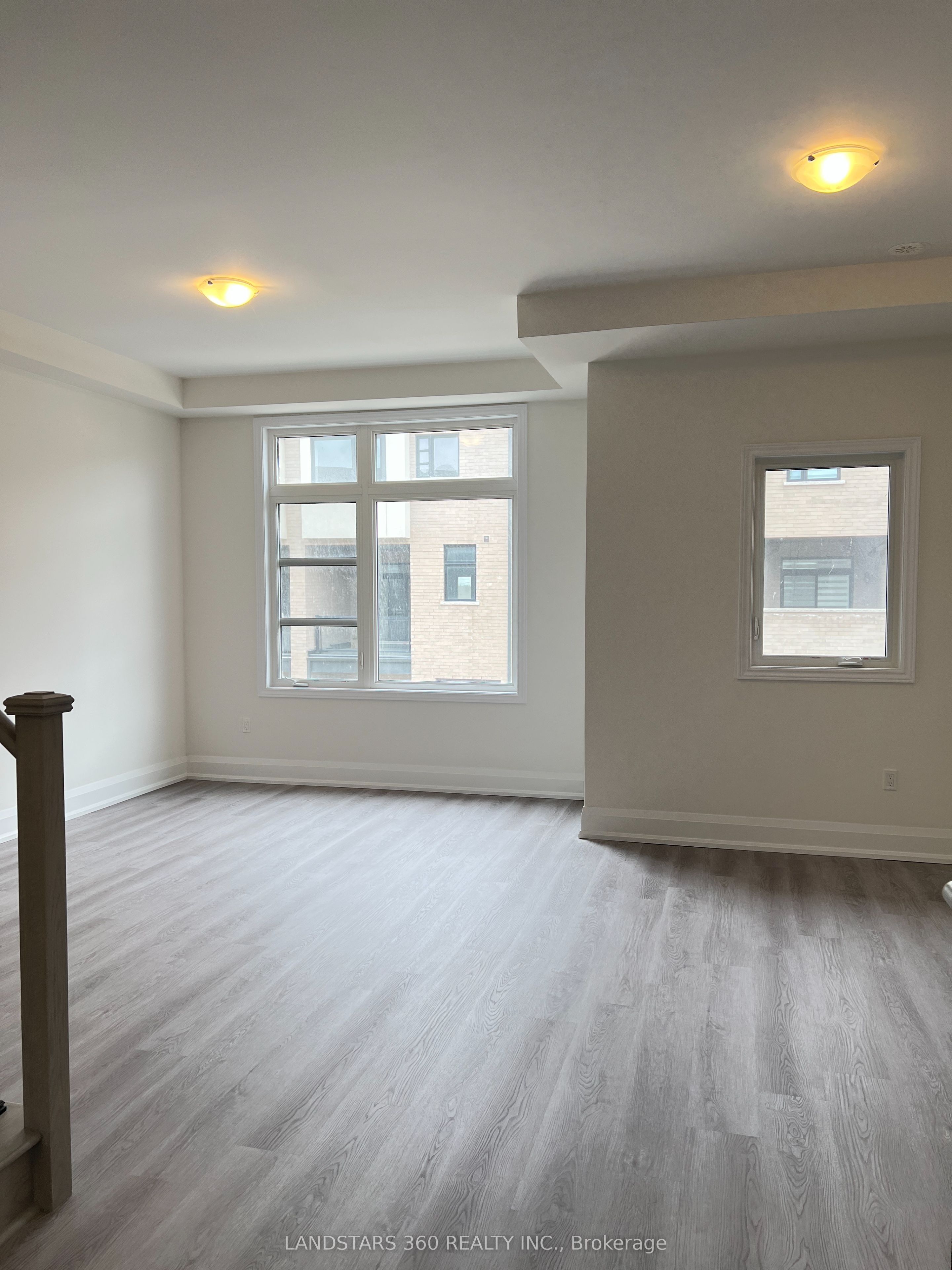 Photo 3 of 86 Inverary Crescent, Vaughan, Elder Mills — HOMEH
