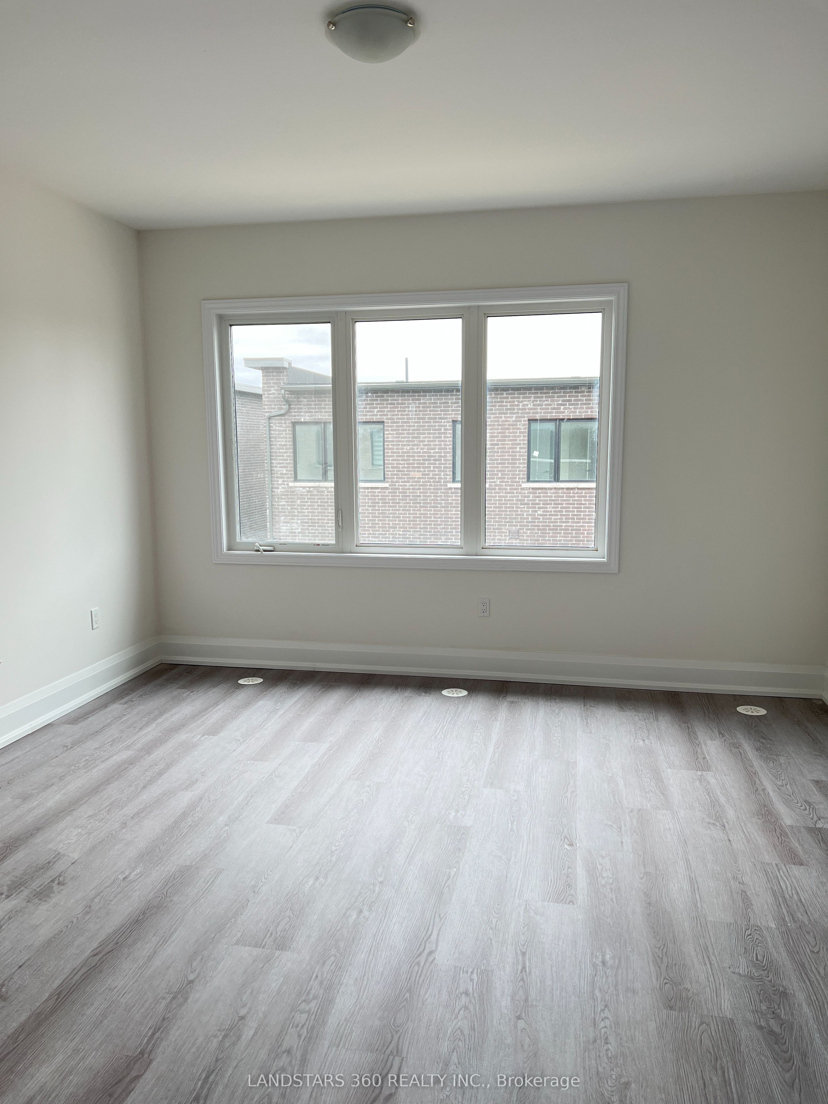 Photo 8 of 86 Inverary Crescent, Vaughan, Elder Mills — HOMEH