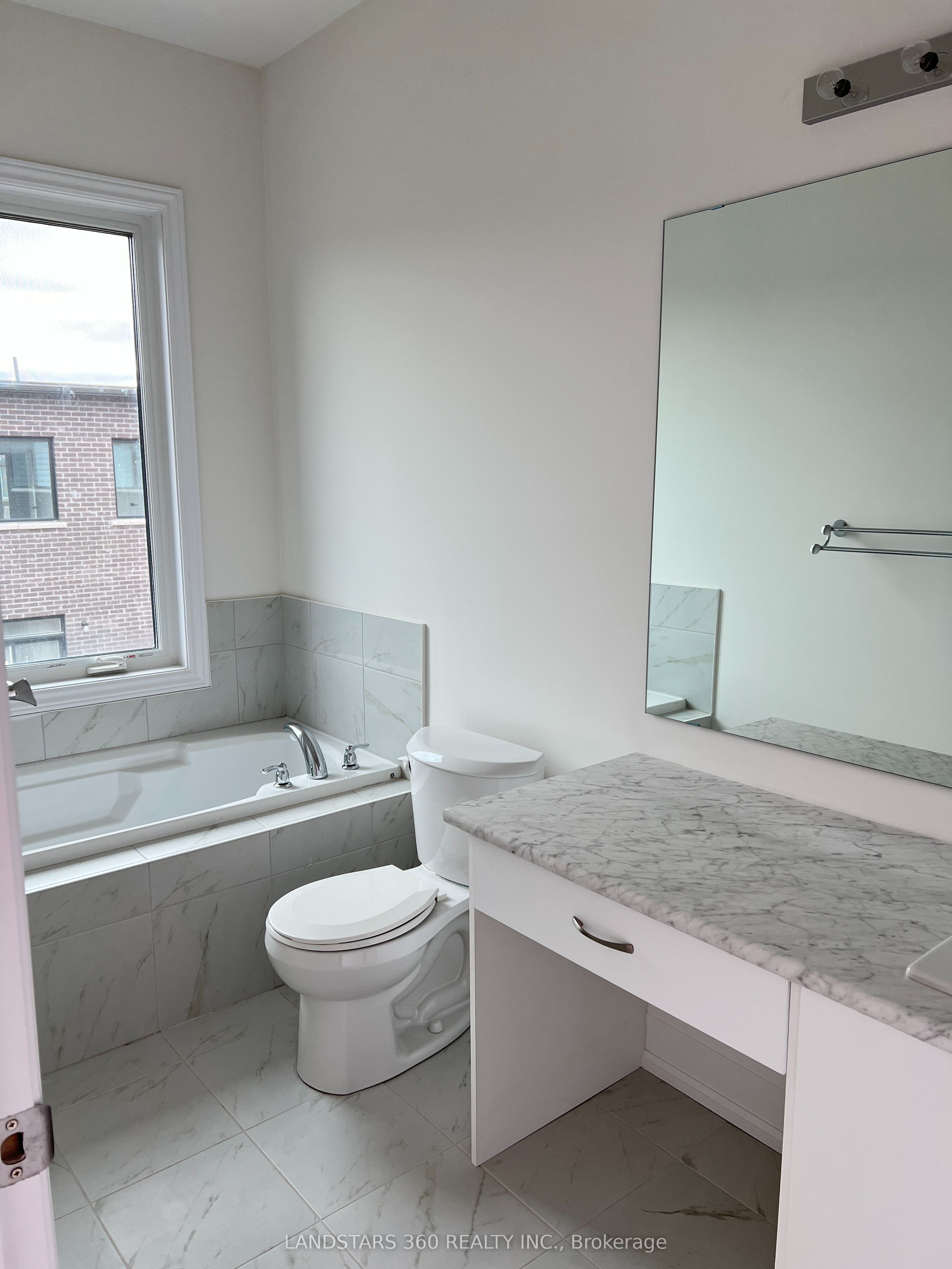 Photo 10 of 86 Inverary Crescent, Vaughan, Elder Mills — HOMEH