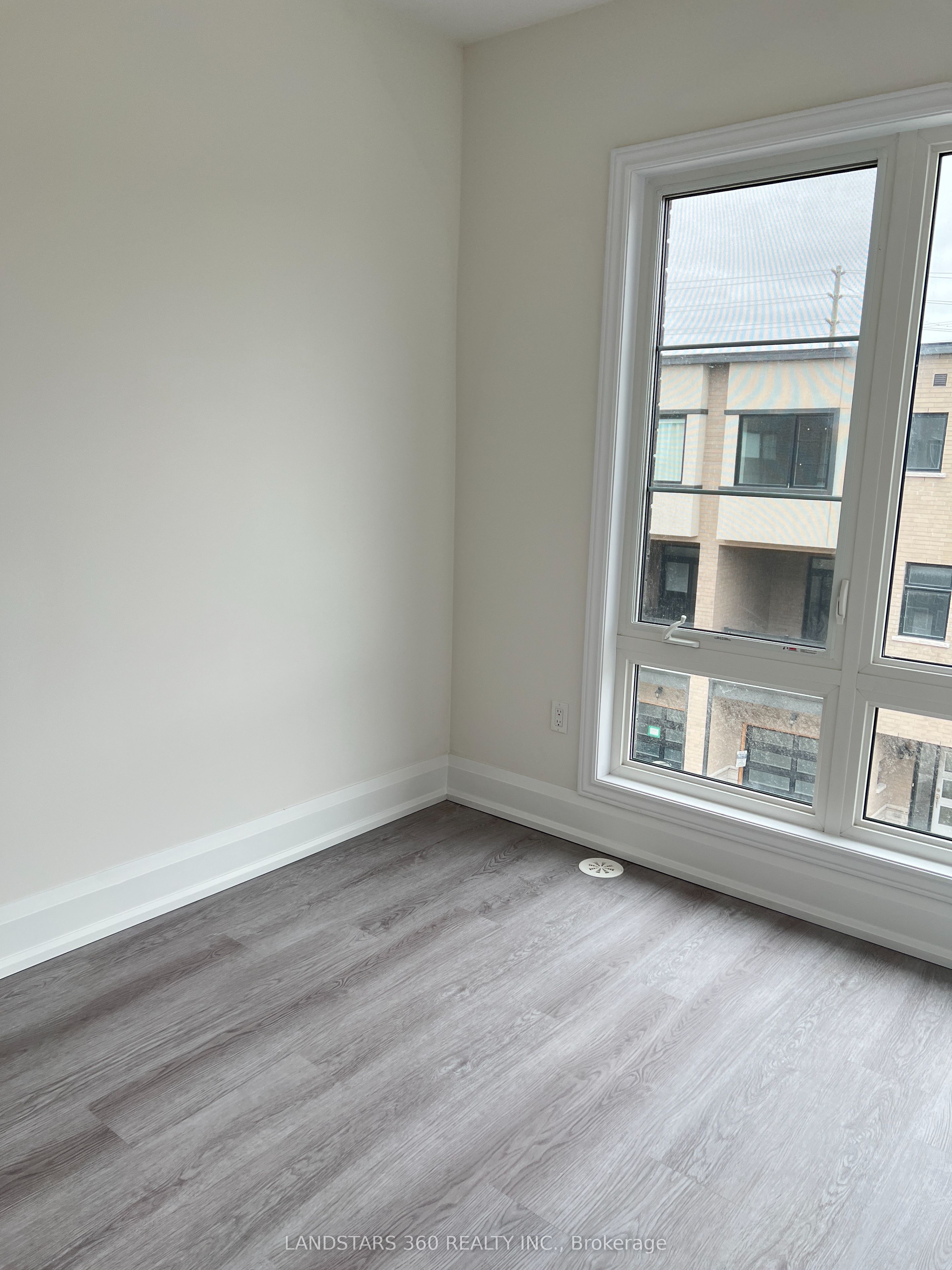 Photo 11 of 86 Inverary Crescent, Vaughan, Elder Mills — HOMEH