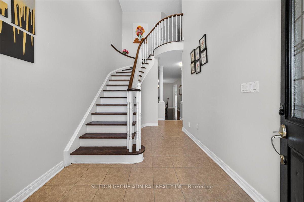 Photo 3 of 6 White Crescent, Barrie, Holly — HOMEH