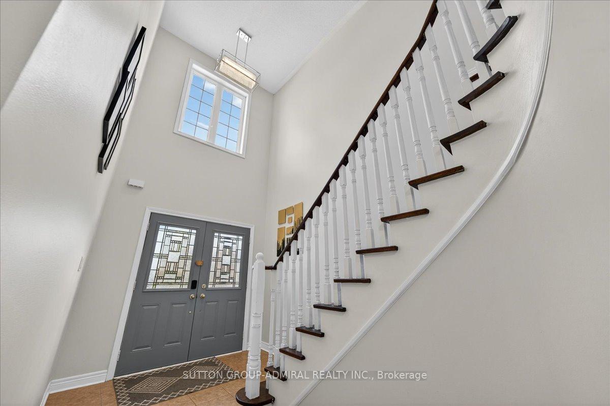 Photo 4 of 6 White Crescent, Barrie, Holly — HOMEH