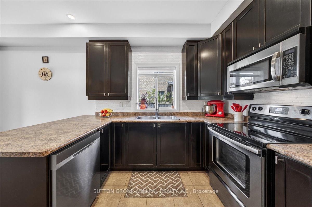 Photo 7 of 6 White Crescent, Barrie, Holly — HOMEH