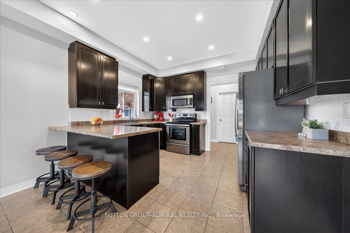 Photo 8 of 6 White Crescent, Barrie, Holly — HOMEH