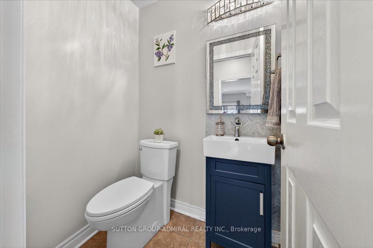 Photo 12 of 6 White Crescent, Barrie, Holly — HOMEH