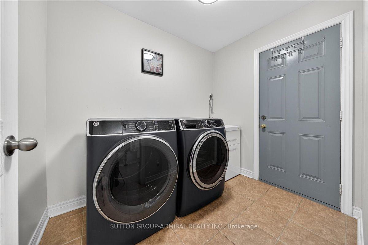 Photo 13 of 6 White Crescent, Barrie, Holly — HOMEH
