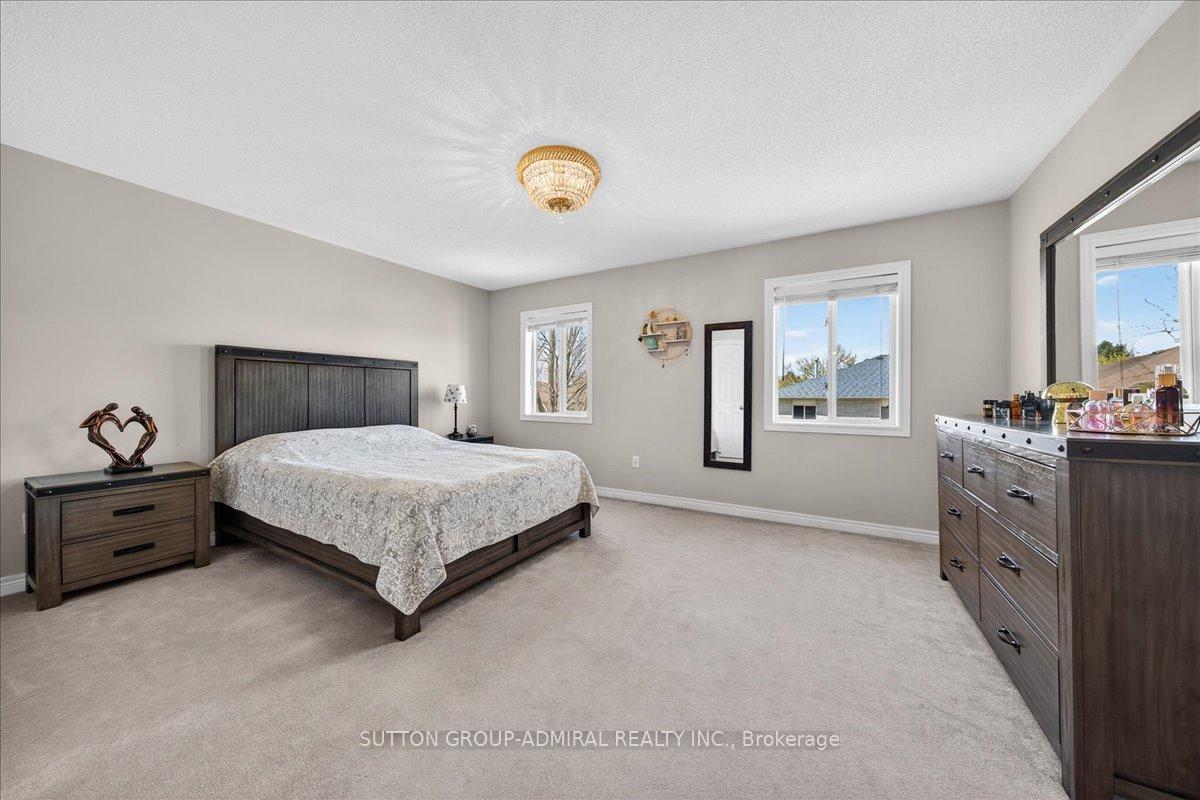 Photo 14 of 6 White Crescent, Barrie, Holly — HOMEH