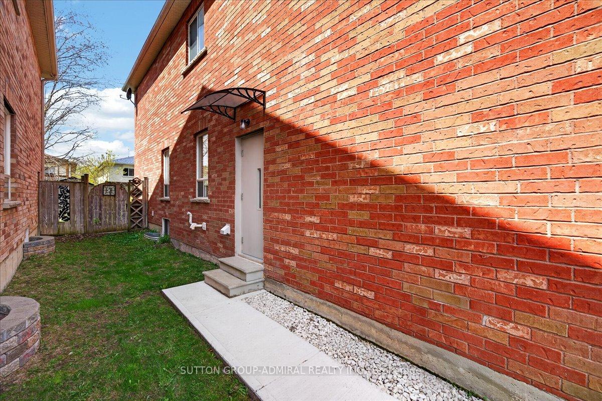 Photo 35 of 6 White Crescent, Barrie, Holly — HOMEH