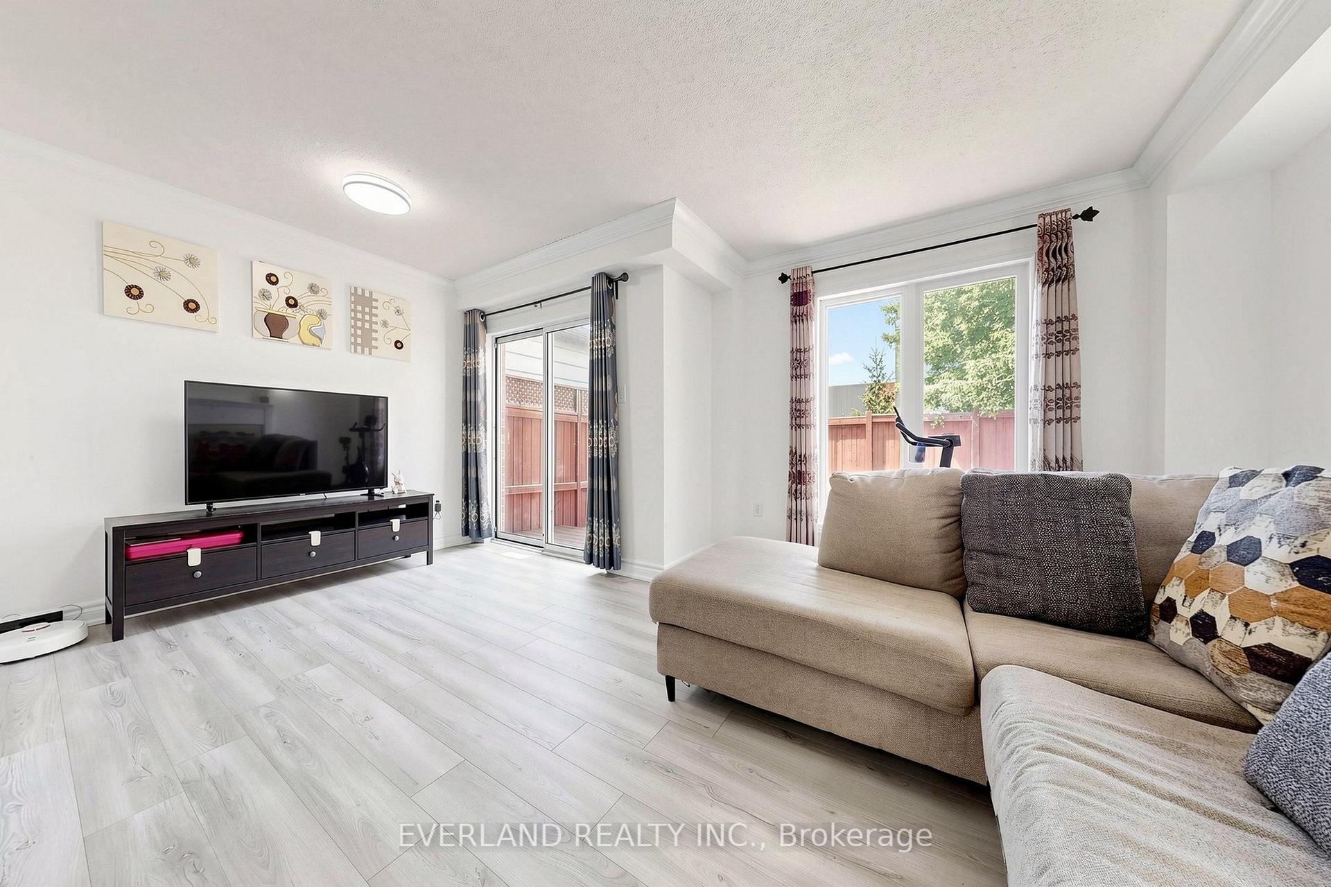 Photo 5 of 5588 Highbank Road, Mississauga, Central Erin Mills — HOMEH