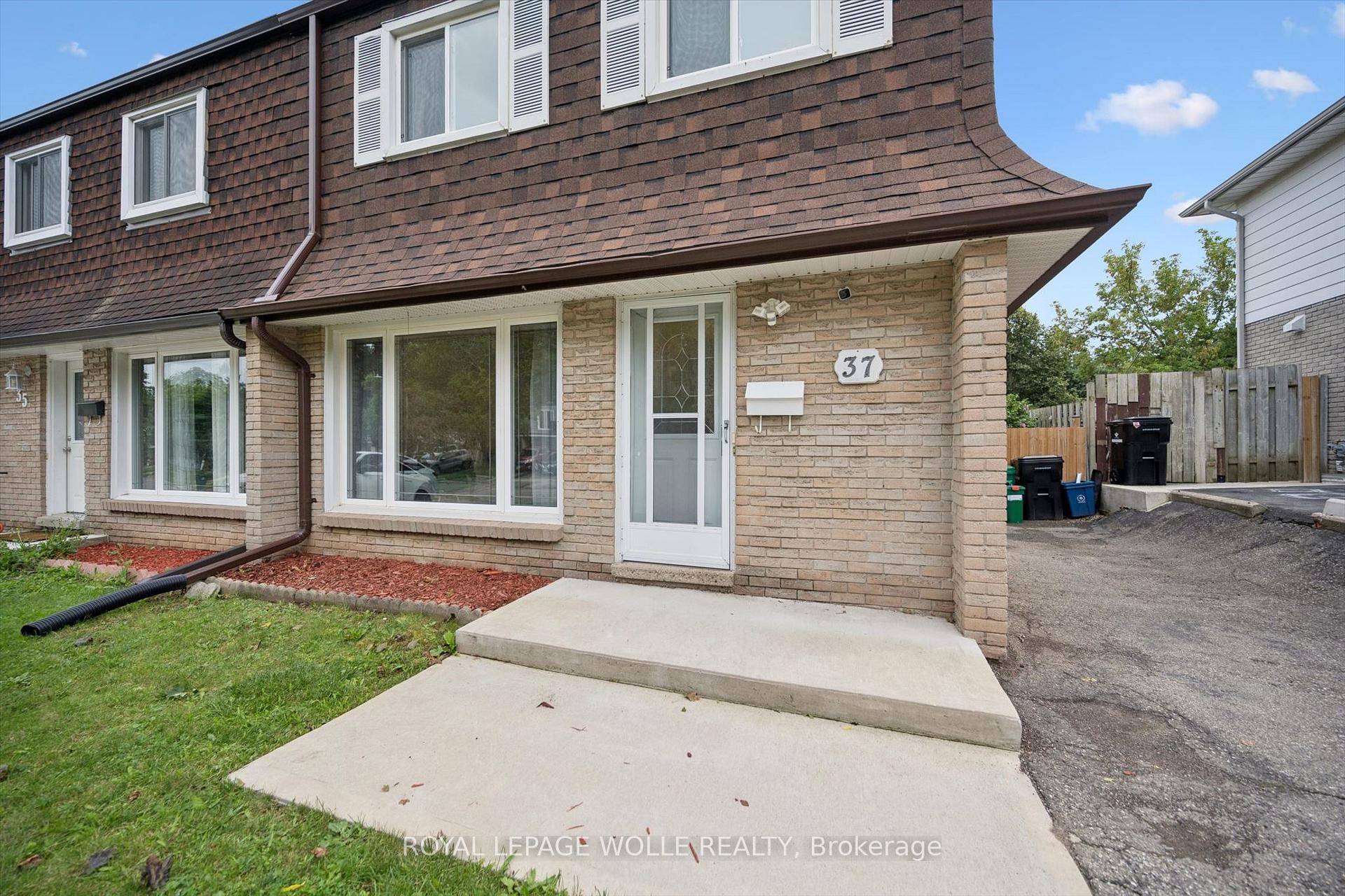 Photo 2 of 37 Shadeland Crescent, Kitchener, Victoria Hills — HOMEH