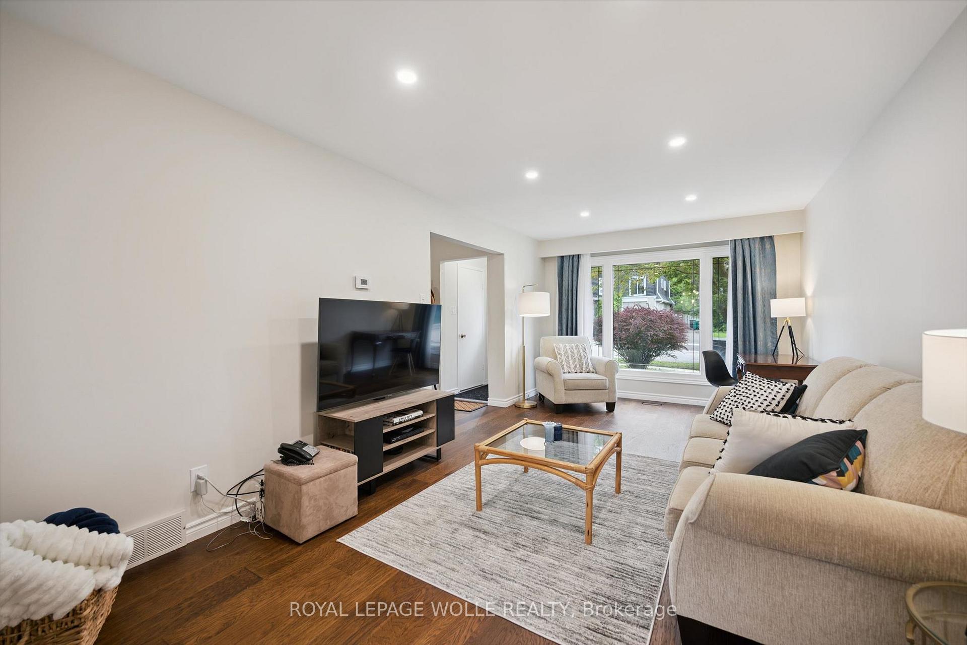 Photo 6 of 37 Shadeland Crescent, Kitchener, Victoria Hills — HOMEH