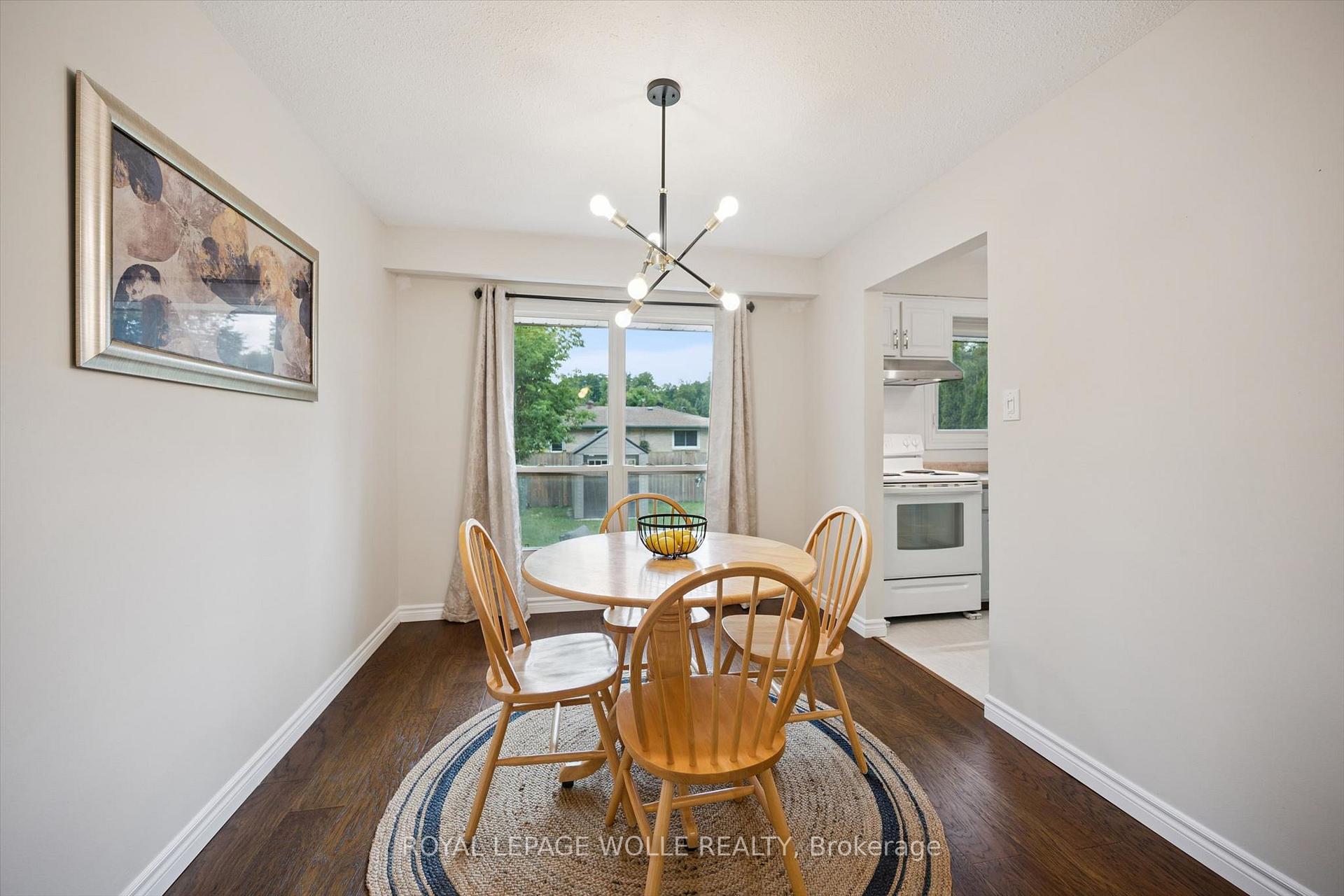 Photo 8 of 37 Shadeland Crescent, Kitchener, Victoria Hills — HOMEH