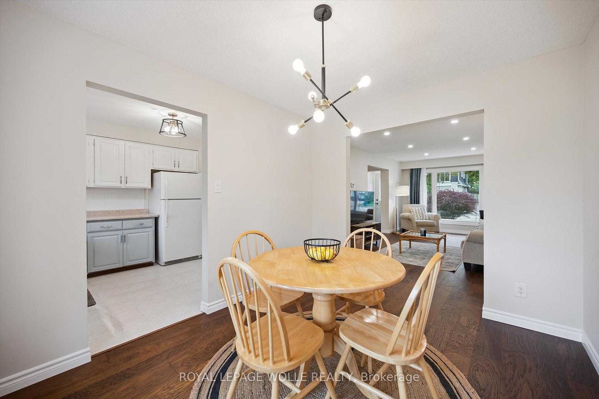 Photo 10 of 37 Shadeland Crescent, Kitchener, Victoria Hills — HOMEH