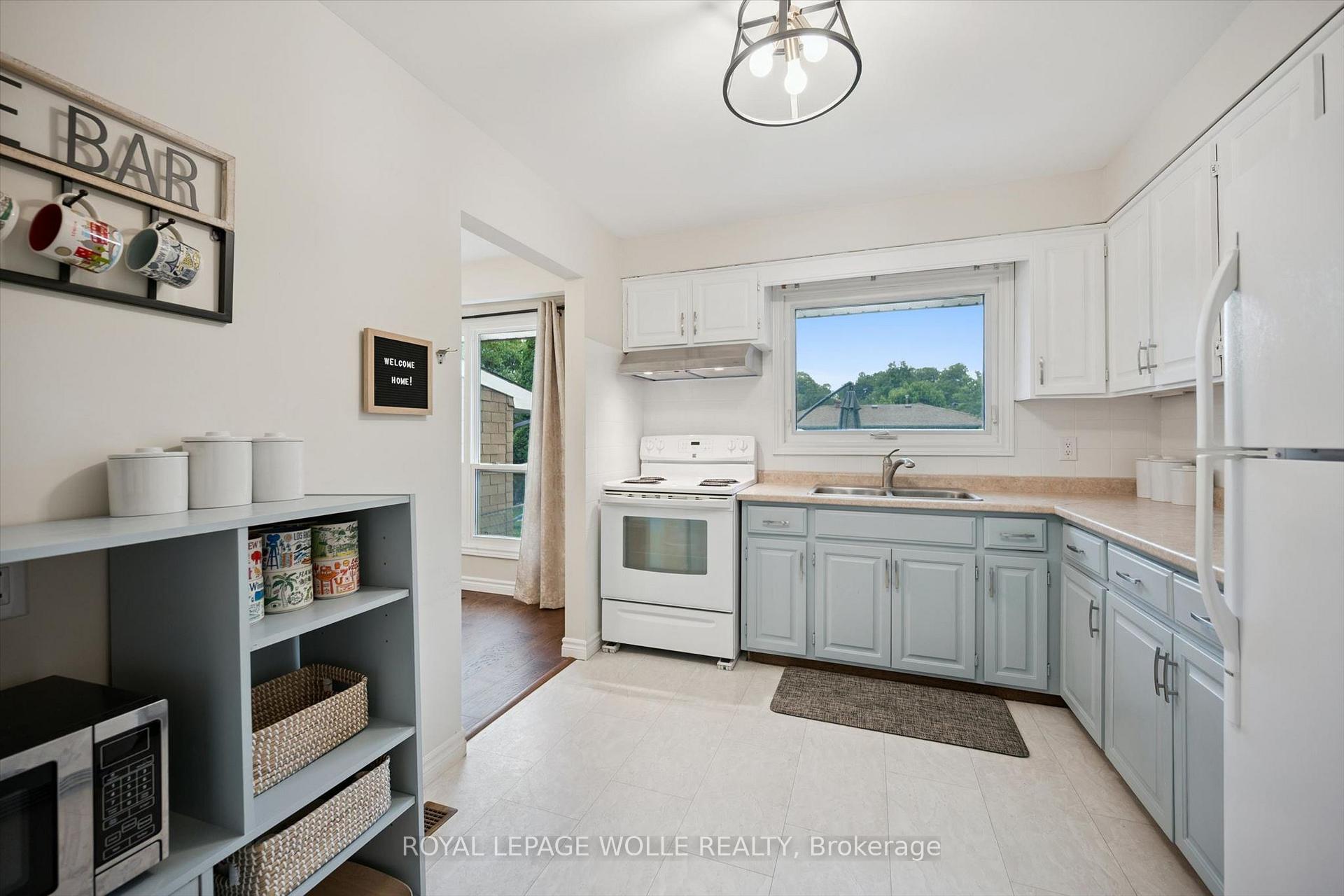 Photo 12 of 37 Shadeland Crescent, Kitchener, Victoria Hills — HOMEH