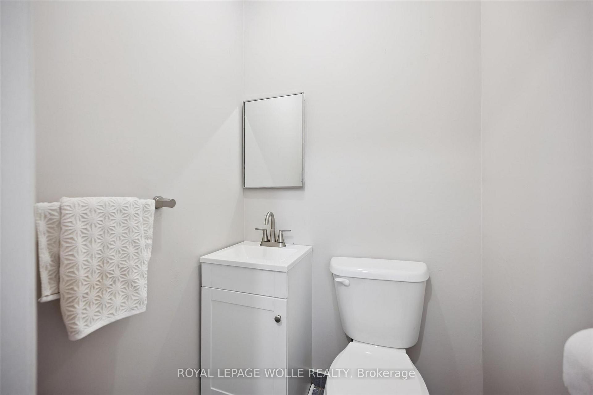 Photo 16 of 37 Shadeland Crescent, Kitchener, Victoria Hills — HOMEH