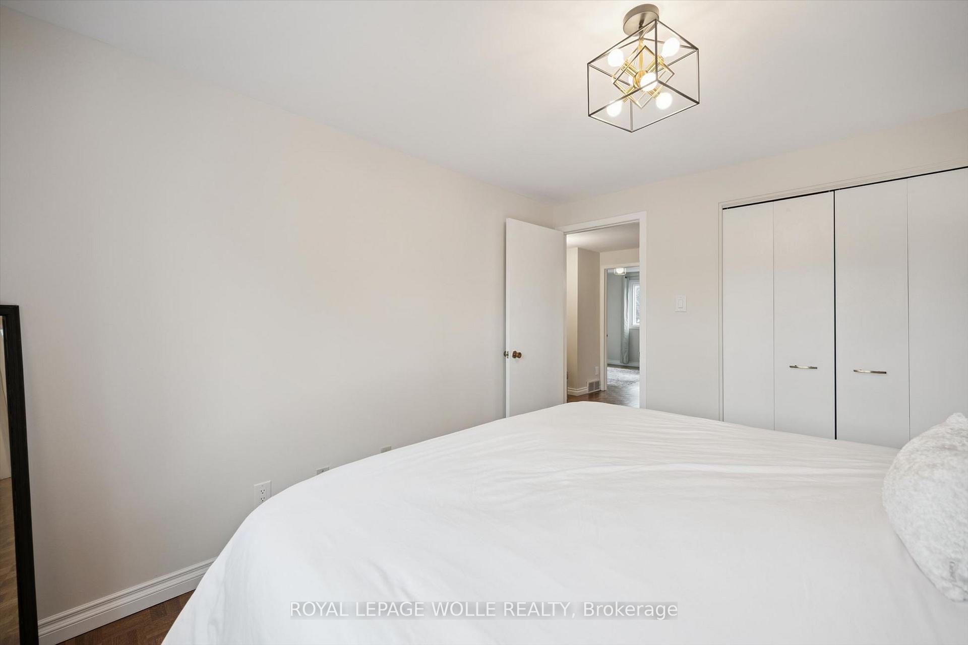 Photo 23 of 37 Shadeland Crescent, Kitchener, Victoria Hills — HOMEH