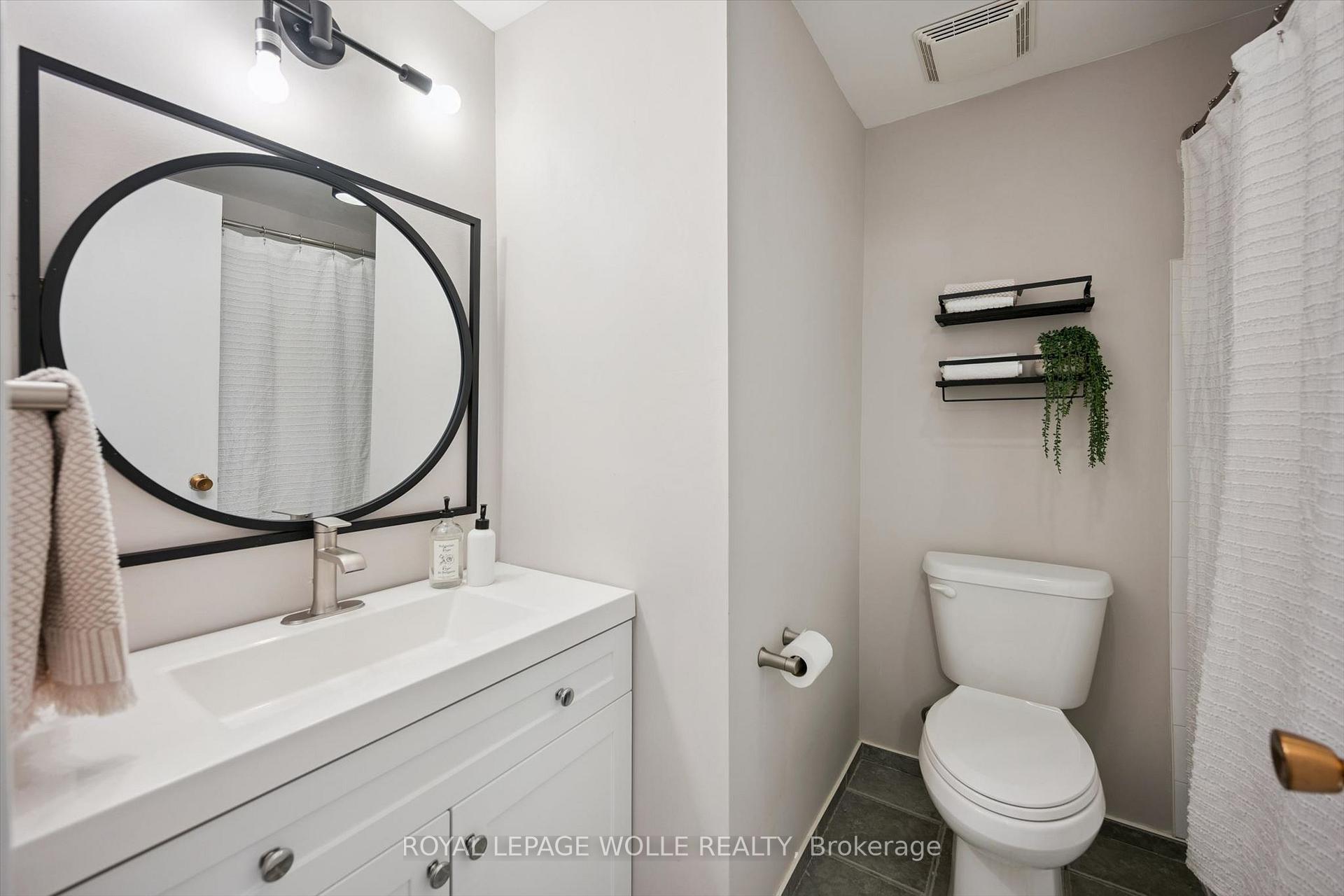 Photo 24 of 37 Shadeland Crescent, Kitchener, Victoria Hills — HOMEH