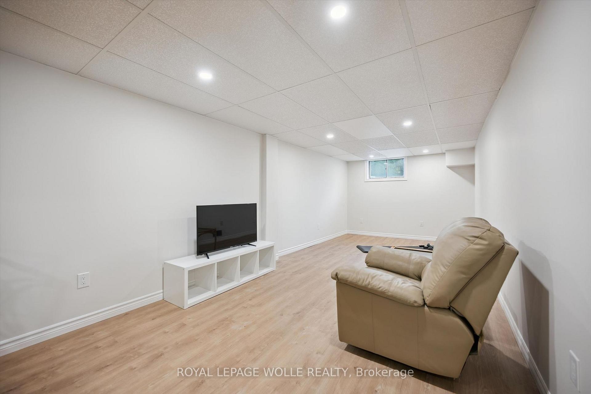 Photo 25 of 37 Shadeland Crescent, Kitchener, Victoria Hills — HOMEH