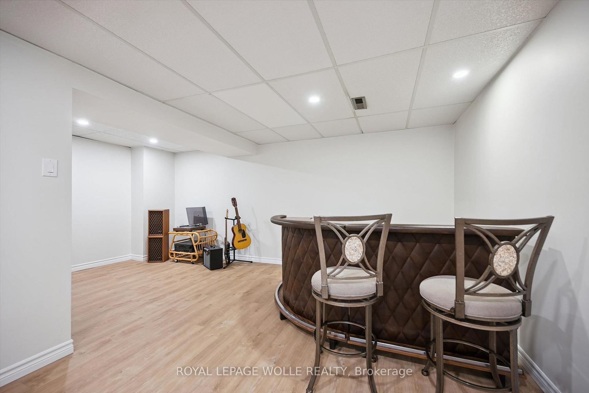 Photo 28 of 37 Shadeland Crescent, Kitchener, Victoria Hills — HOMEH