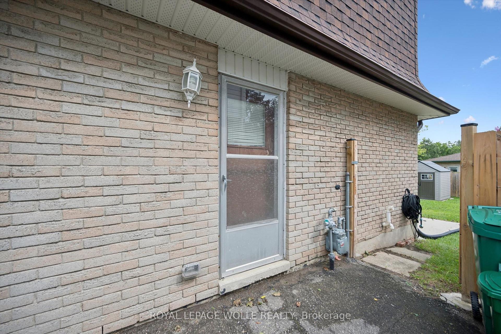 Photo 30 of 37 Shadeland Crescent, Kitchener, Victoria Hills — HOMEH