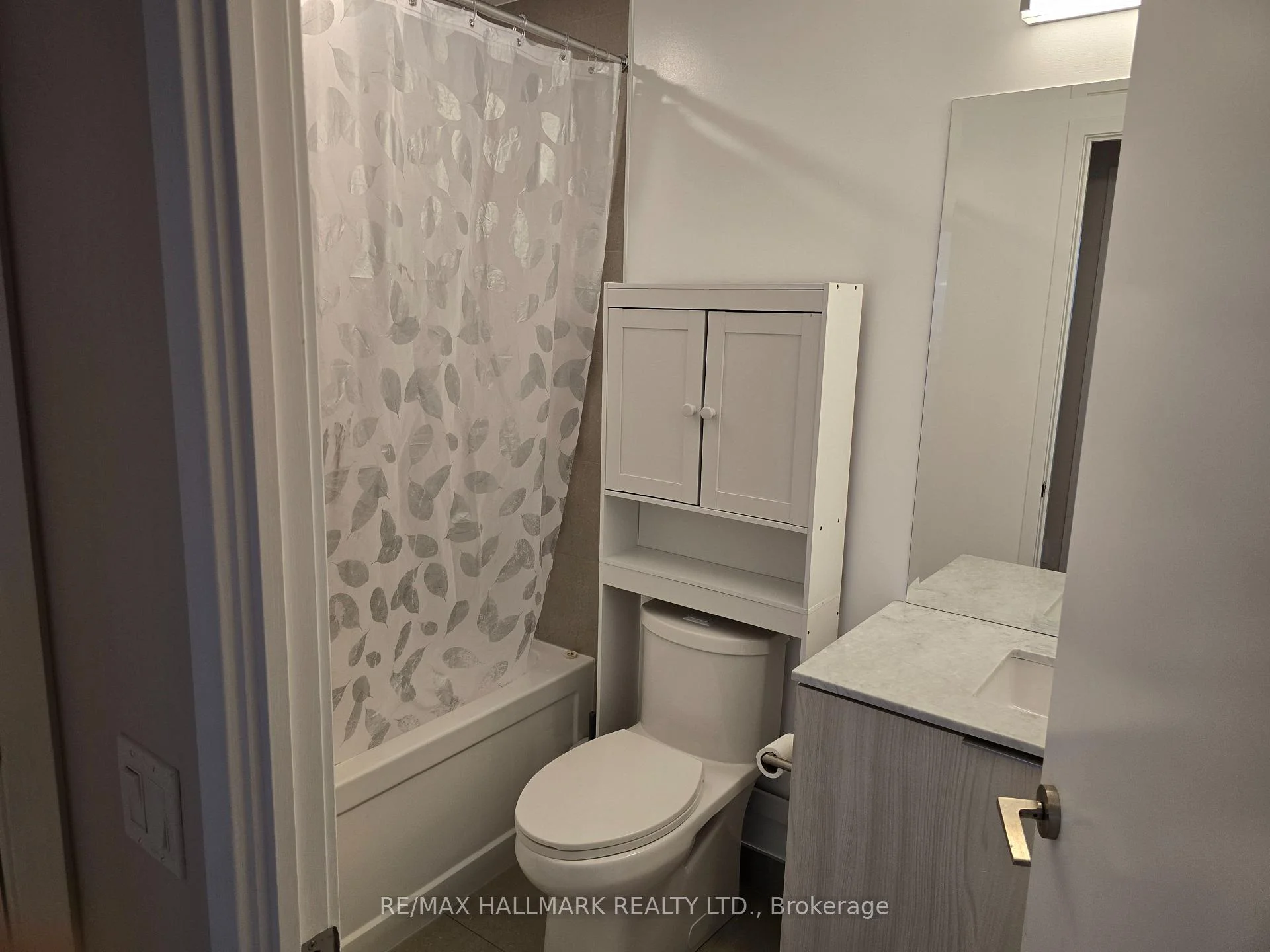Photo 8 of Unit 2210, 15 Queens Quay E, Toronto, Waterfront Communities — HOMEH