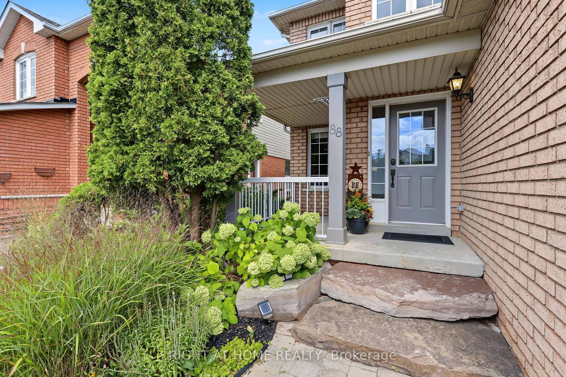 Photo 4 of 88 Scottsdale Drive, Clarington, Bowmanville — HOMEH