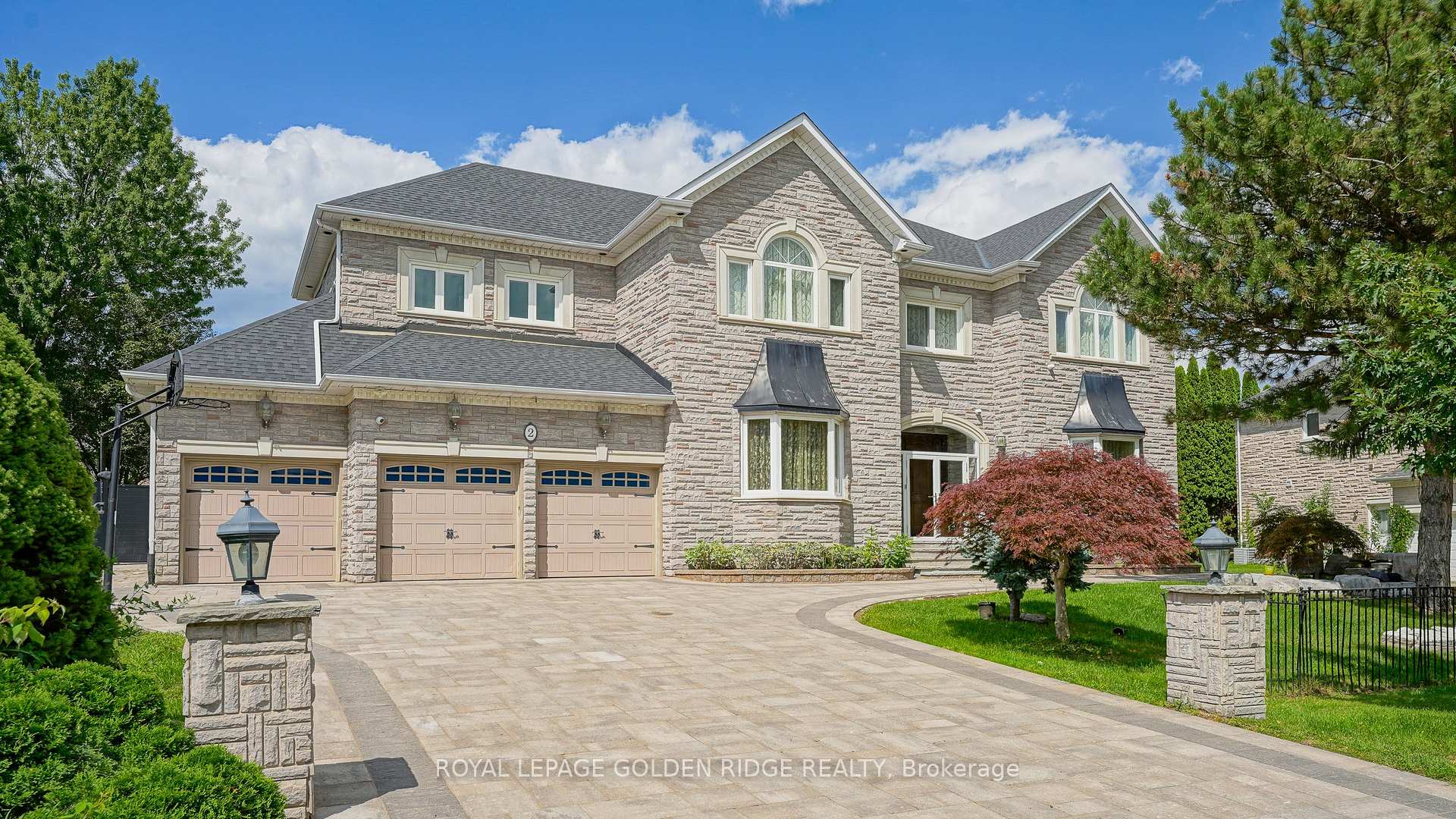 Front of 2 Cortleigh Court