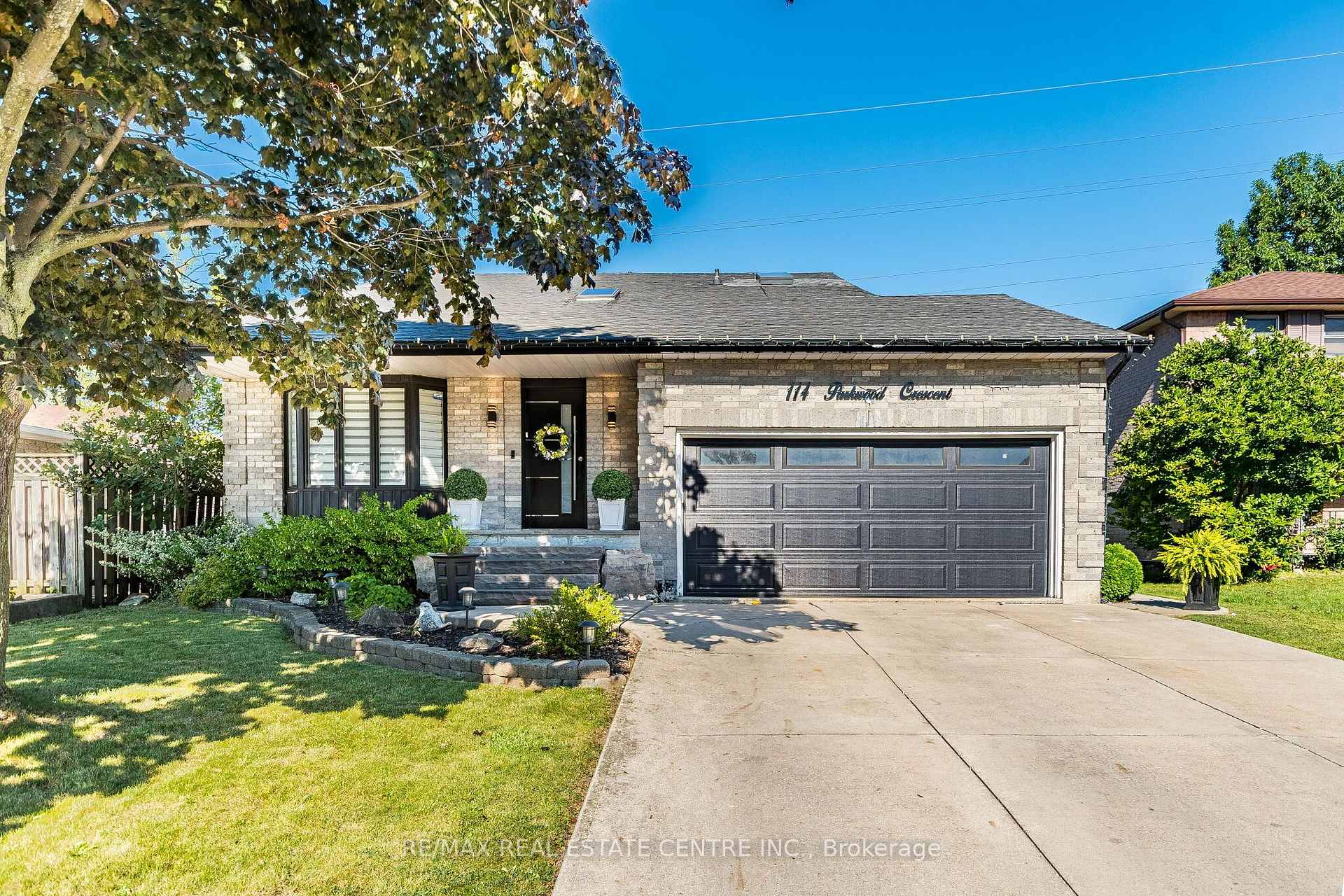 Photo 2 of 114 Parkwood Crescent, Hamilton, Thorner — HOMEH