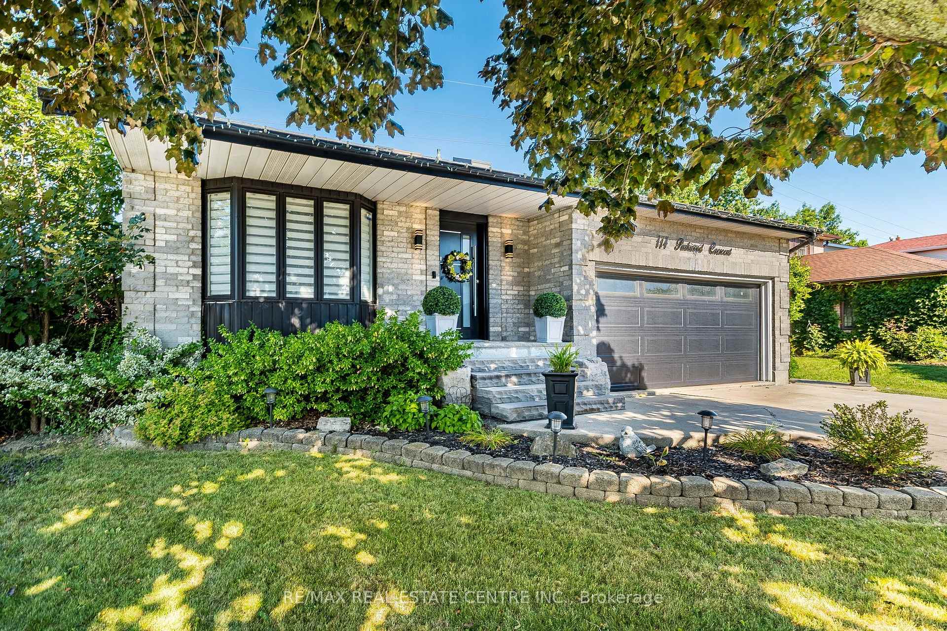 Photo 3 of 114 Parkwood Crescent, Hamilton, Thorner — HOMEH