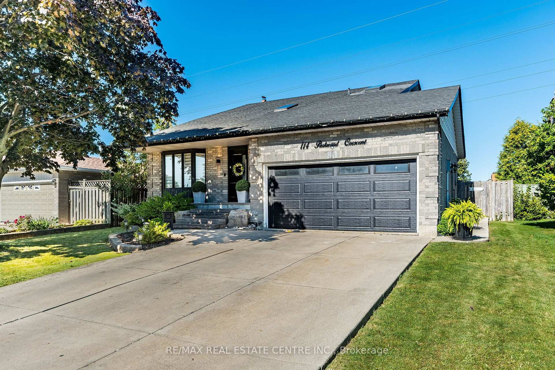 Photo 4 of 114 Parkwood Crescent, Hamilton, Thorner — HOMEH