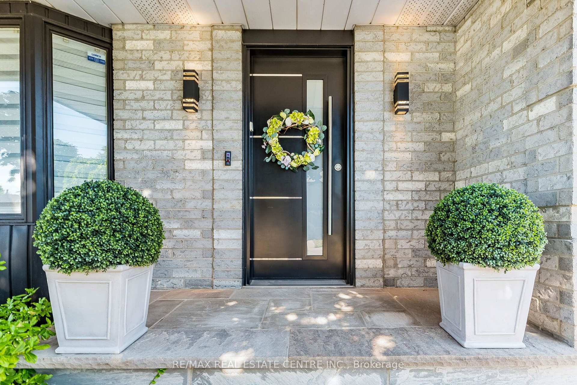 Photo 6 of 114 Parkwood Crescent, Hamilton, Thorner — HOMEH