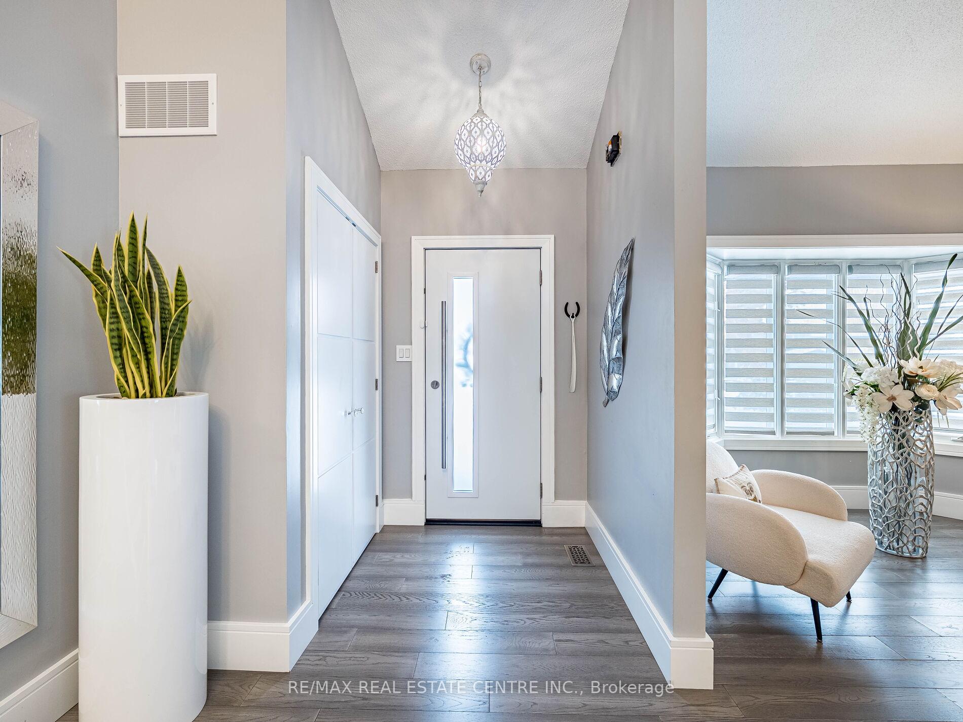 Photo 8 of 114 Parkwood Crescent, Hamilton, Thorner — HOMEH