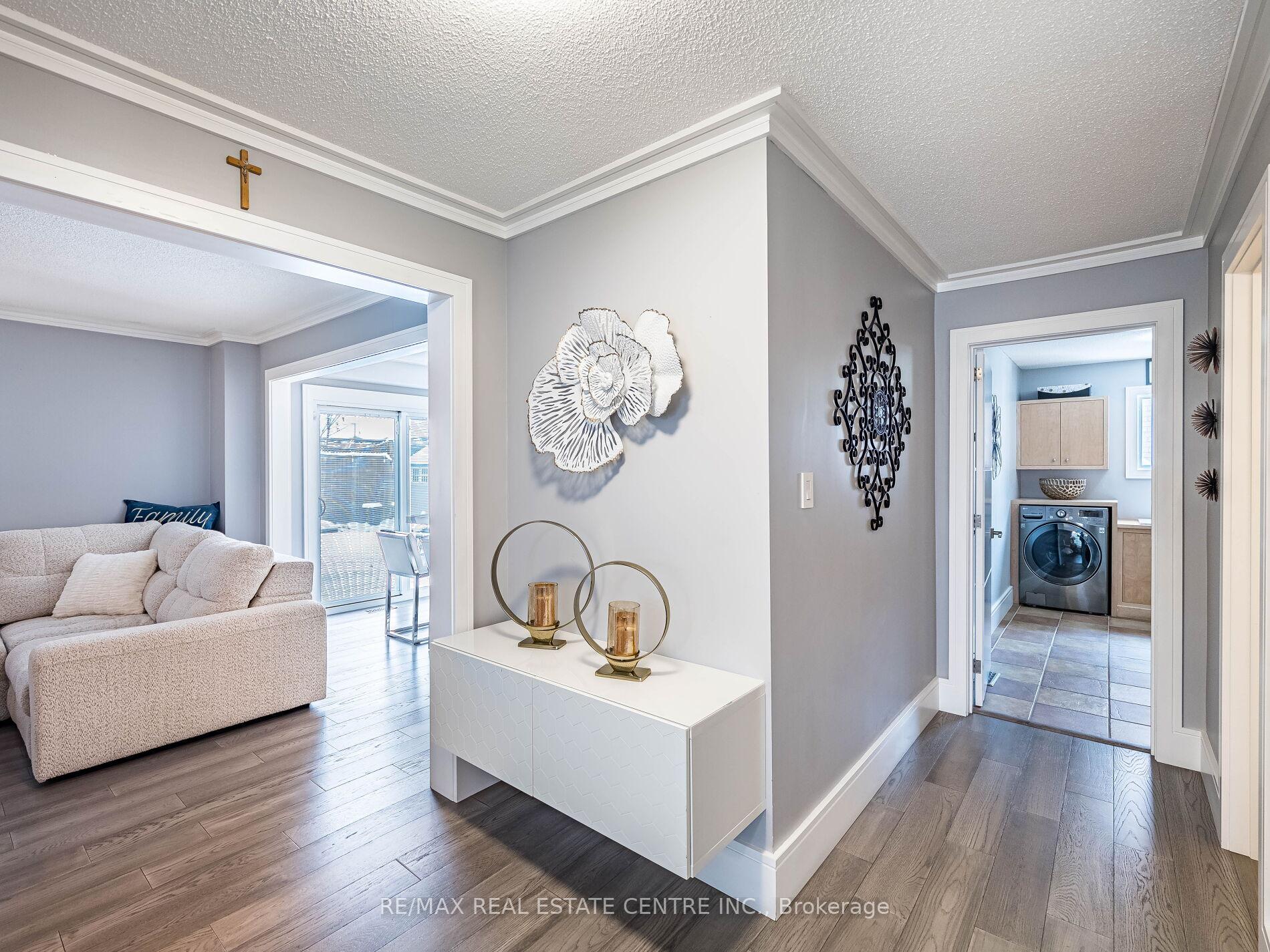 Photo 13 of 114 Parkwood Crescent, Hamilton, Thorner — HOMEH