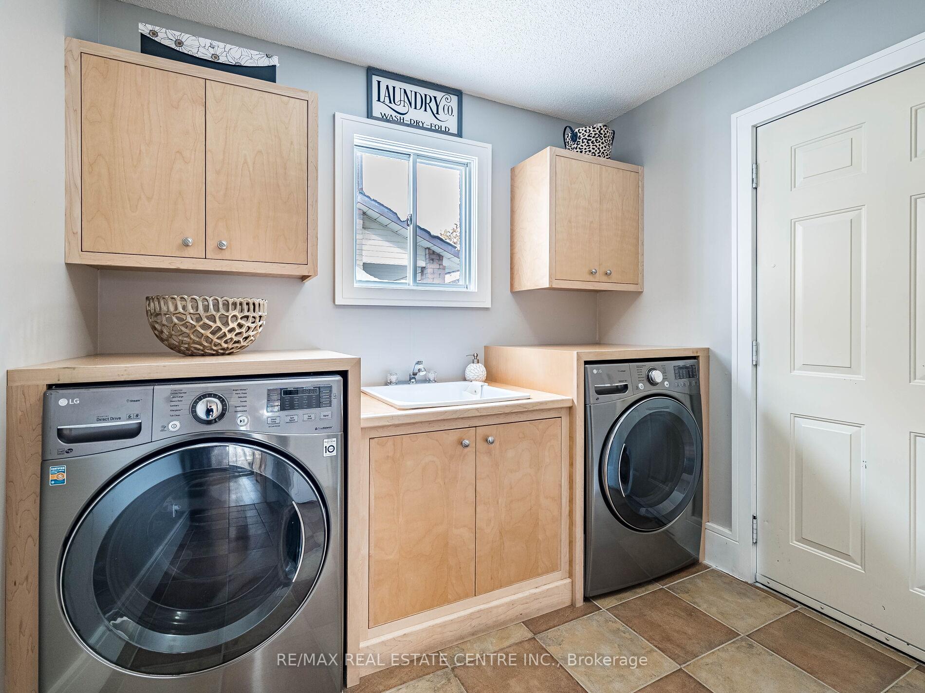 Photo 24 of 114 Parkwood Crescent, Hamilton, Thorner — HOMEH