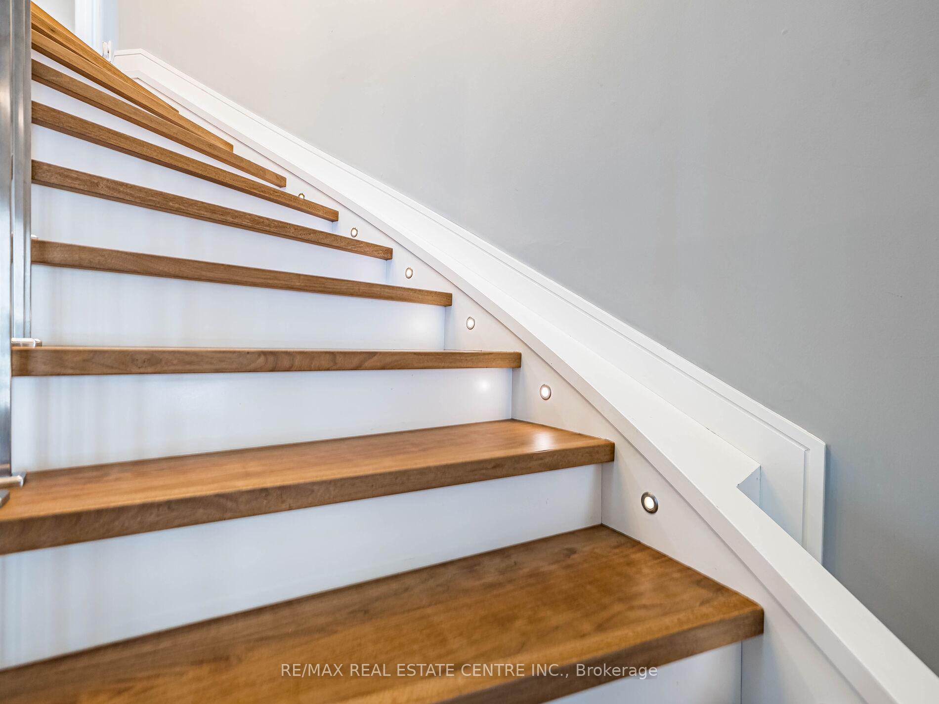 Photo 25 of 114 Parkwood Crescent, Hamilton, Thorner — HOMEH