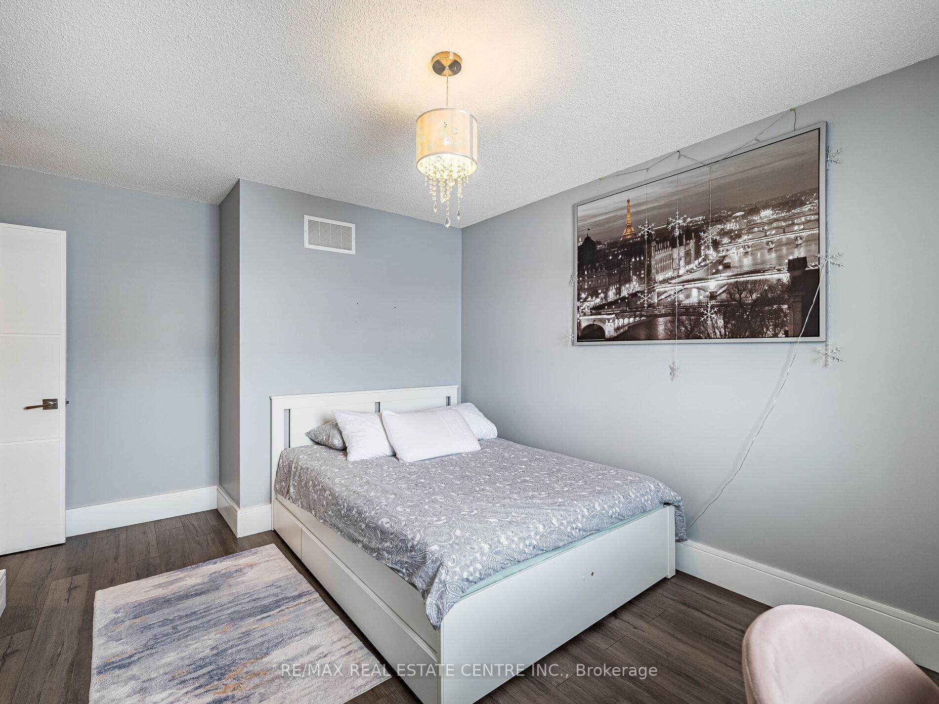 Photo 36 of 114 Parkwood Crescent, Hamilton, Thorner — HOMEH
