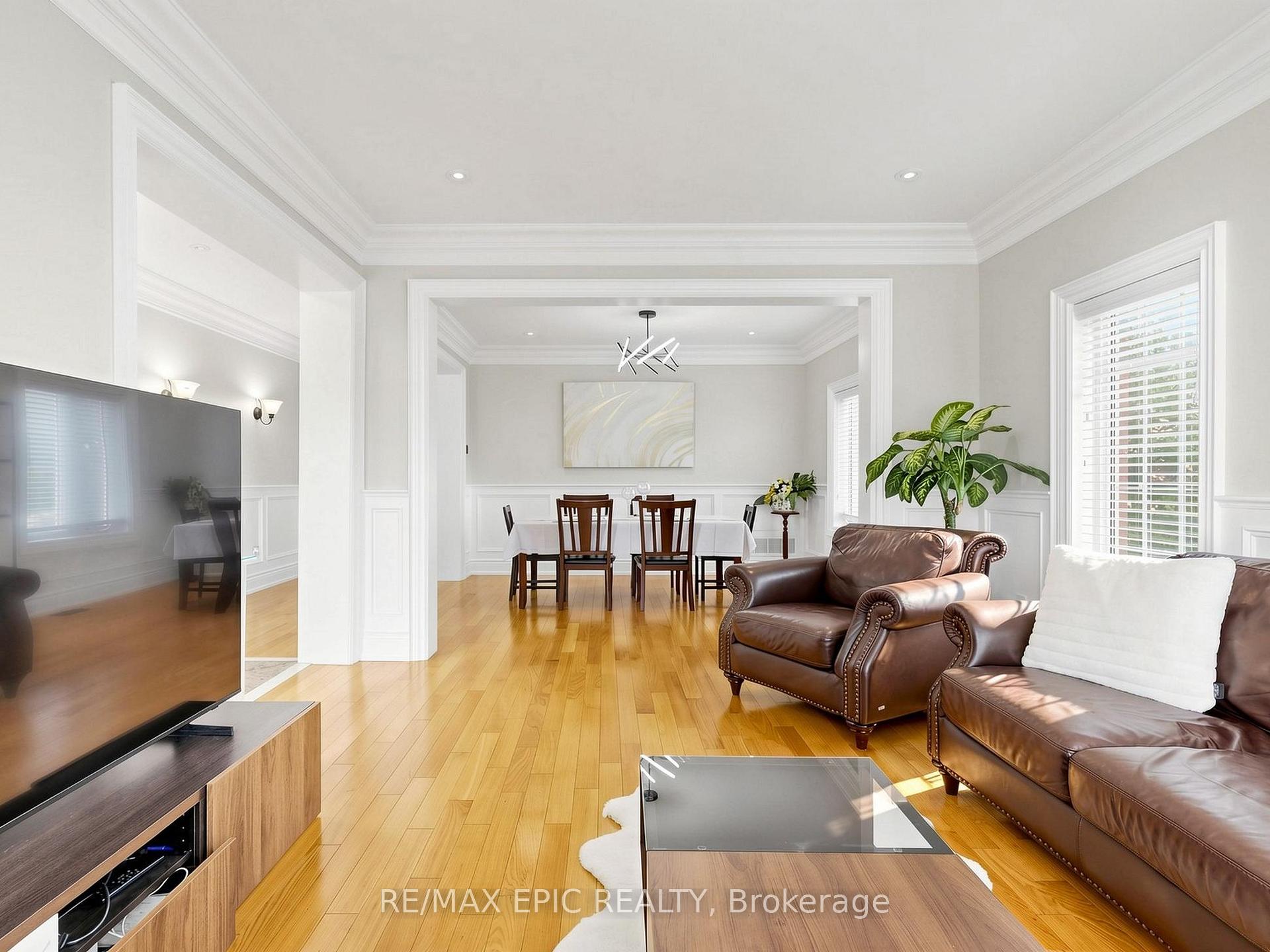 Photo 12 of 6 Malta Court, Richmond Hill, Jefferson — HOMEH