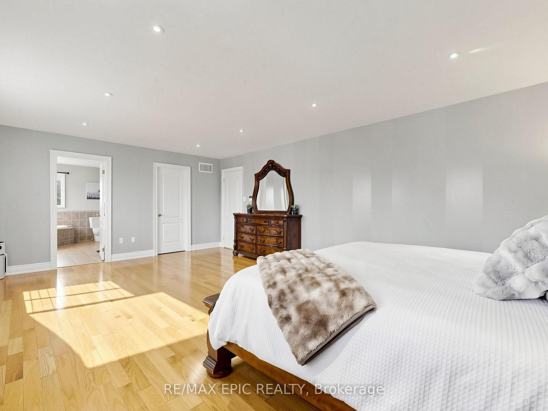 Photo 32 of 6 Malta Court, Richmond Hill, Jefferson — HOMEH