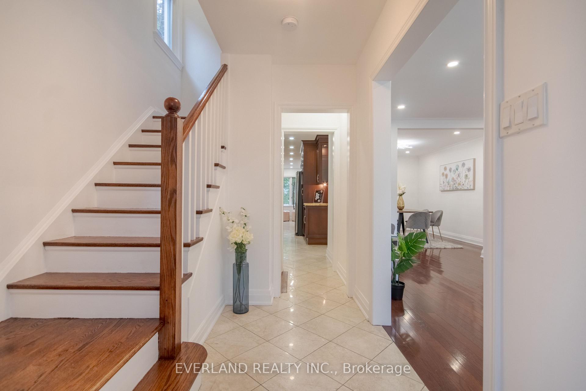 Photo 3 of 351 Lawrence Avenue W, Toronto, Bedford Park-Nortown — HOMEH