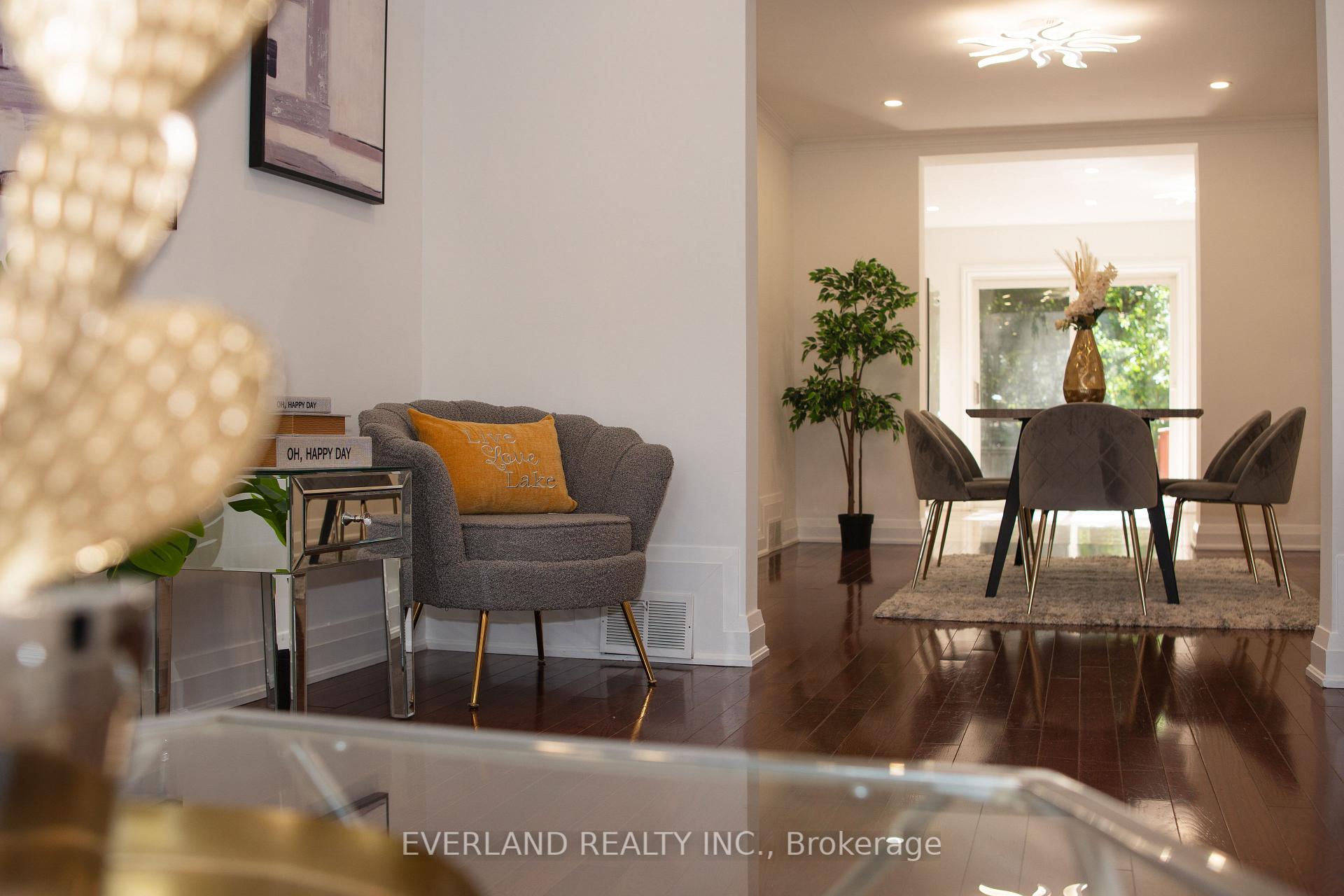 Photo 10 of 351 Lawrence Avenue W, Toronto, Bedford Park-Nortown — HOMEH