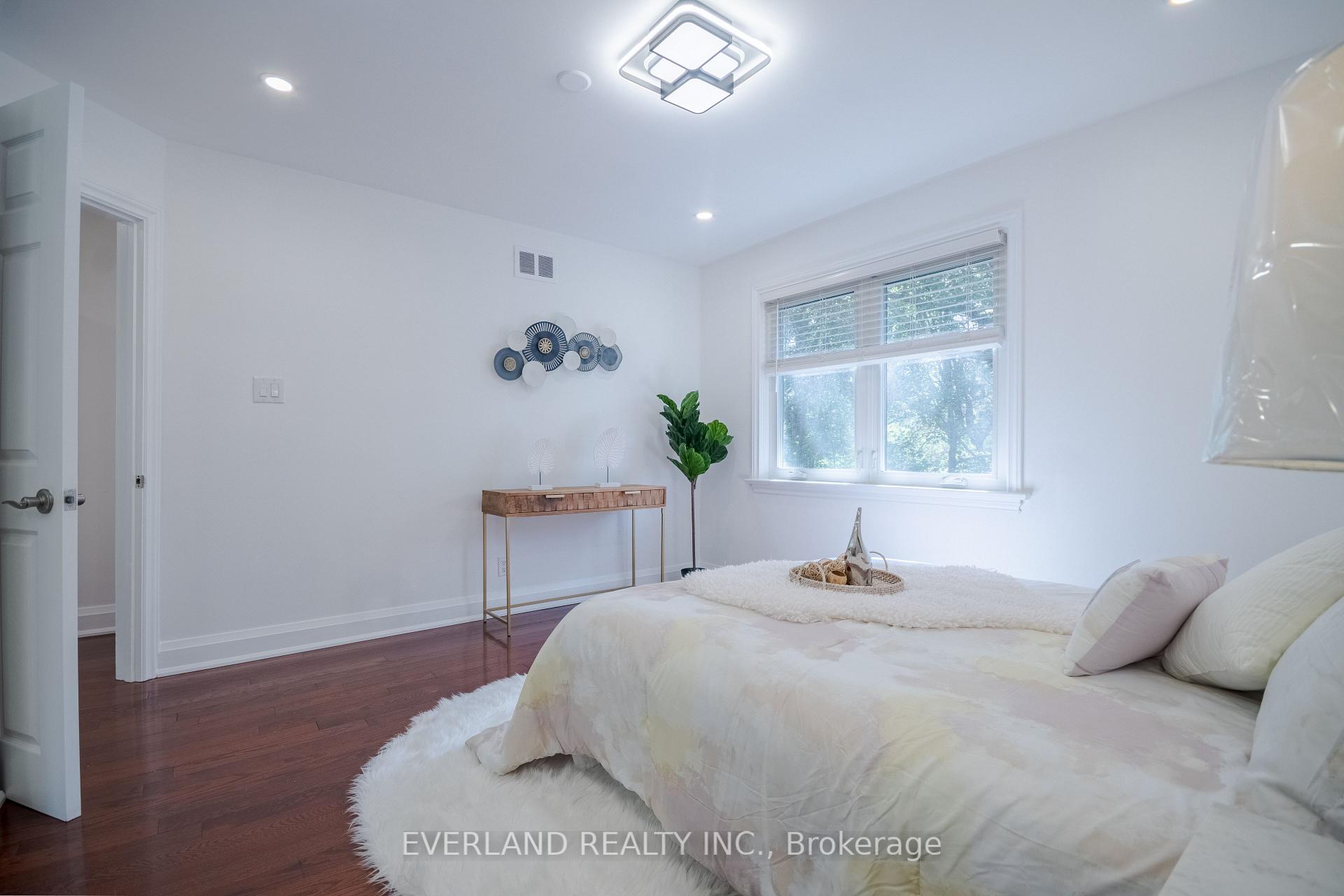 Photo 19 of 351 Lawrence Avenue W, Toronto, Bedford Park-Nortown — HOMEH