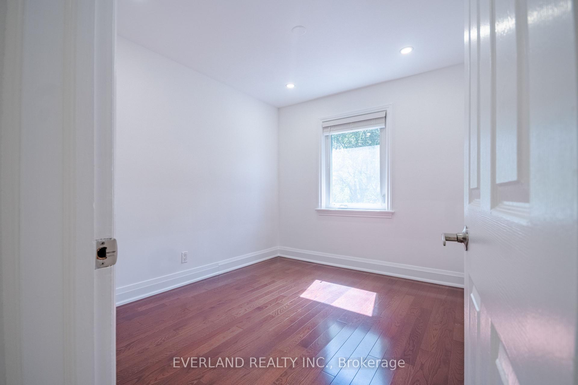 Photo 25 of 351 Lawrence Avenue W, Toronto, Bedford Park-Nortown — HOMEH