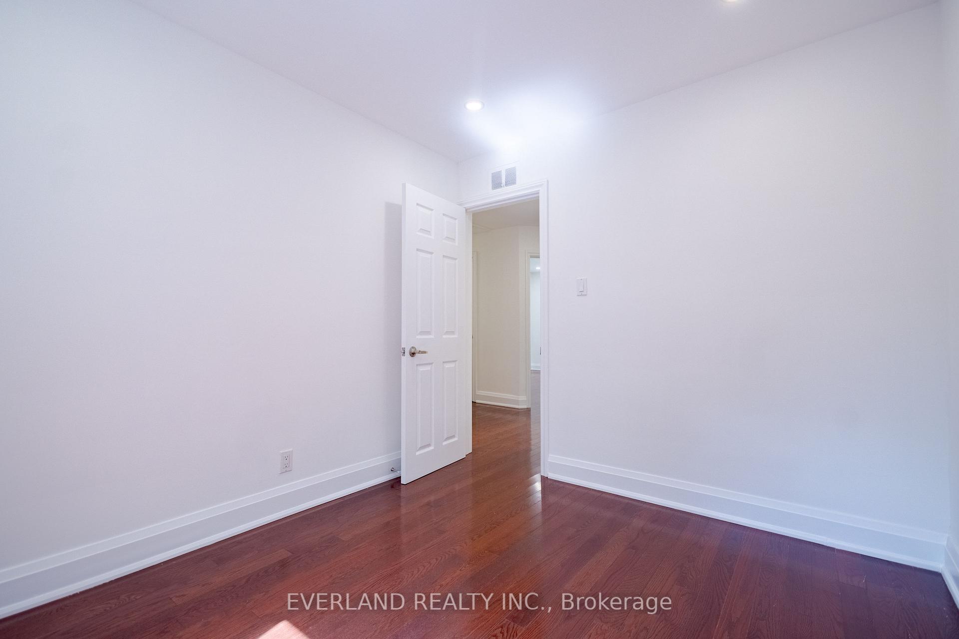 Photo 26 of 351 Lawrence Avenue W, Toronto, Bedford Park-Nortown — HOMEH