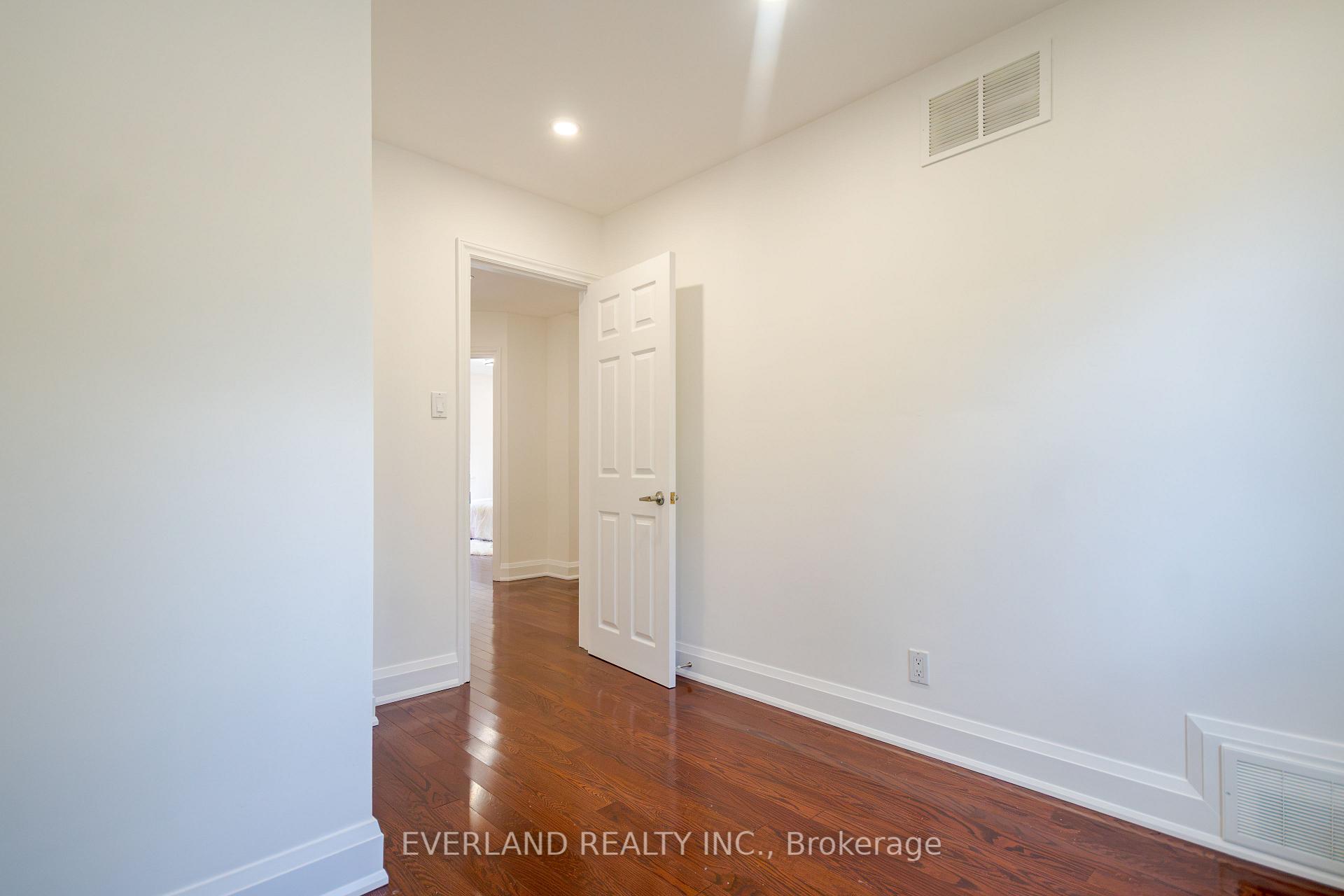 Photo 31 of 351 Lawrence Avenue W, Toronto, Bedford Park-Nortown — HOMEH