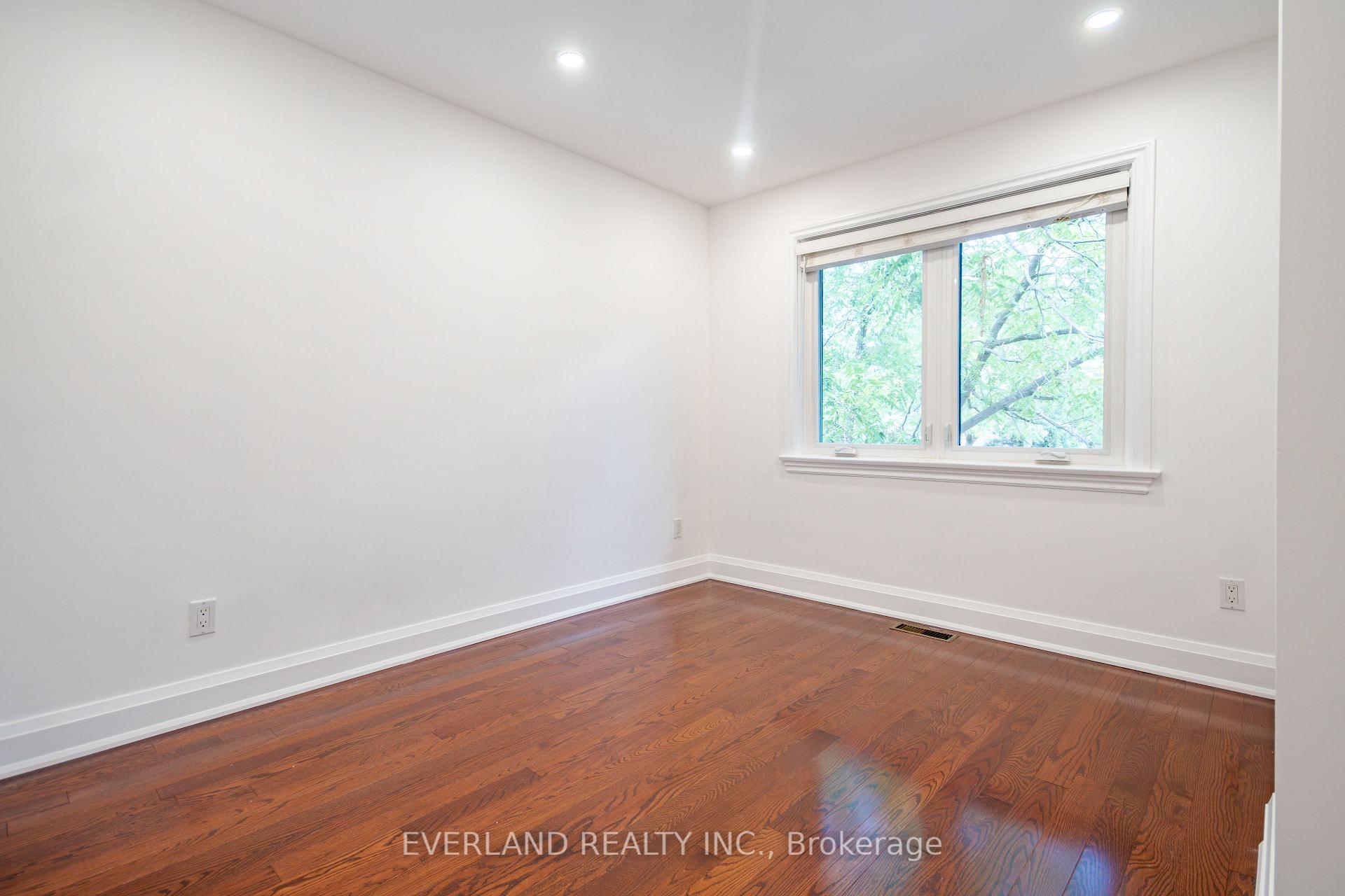 Photo 32 of 351 Lawrence Avenue W, Toronto, Bedford Park-Nortown — HOMEH