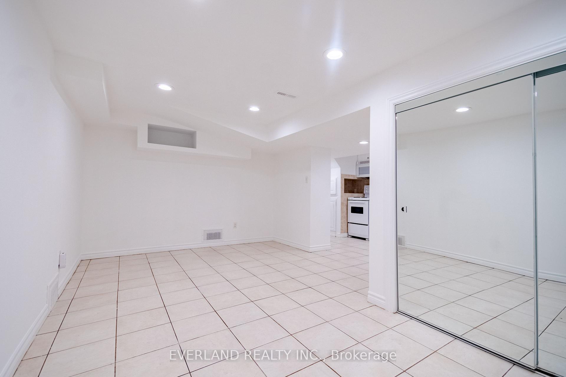 Photo 36 of 351 Lawrence Avenue W, Toronto, Bedford Park-Nortown — HOMEH