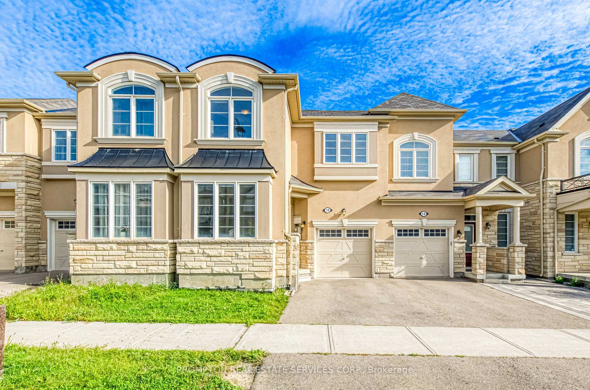 Photo 3 of 16 Ness Drive, Richmond Hill, Rural Richmond Hill — HOMEH