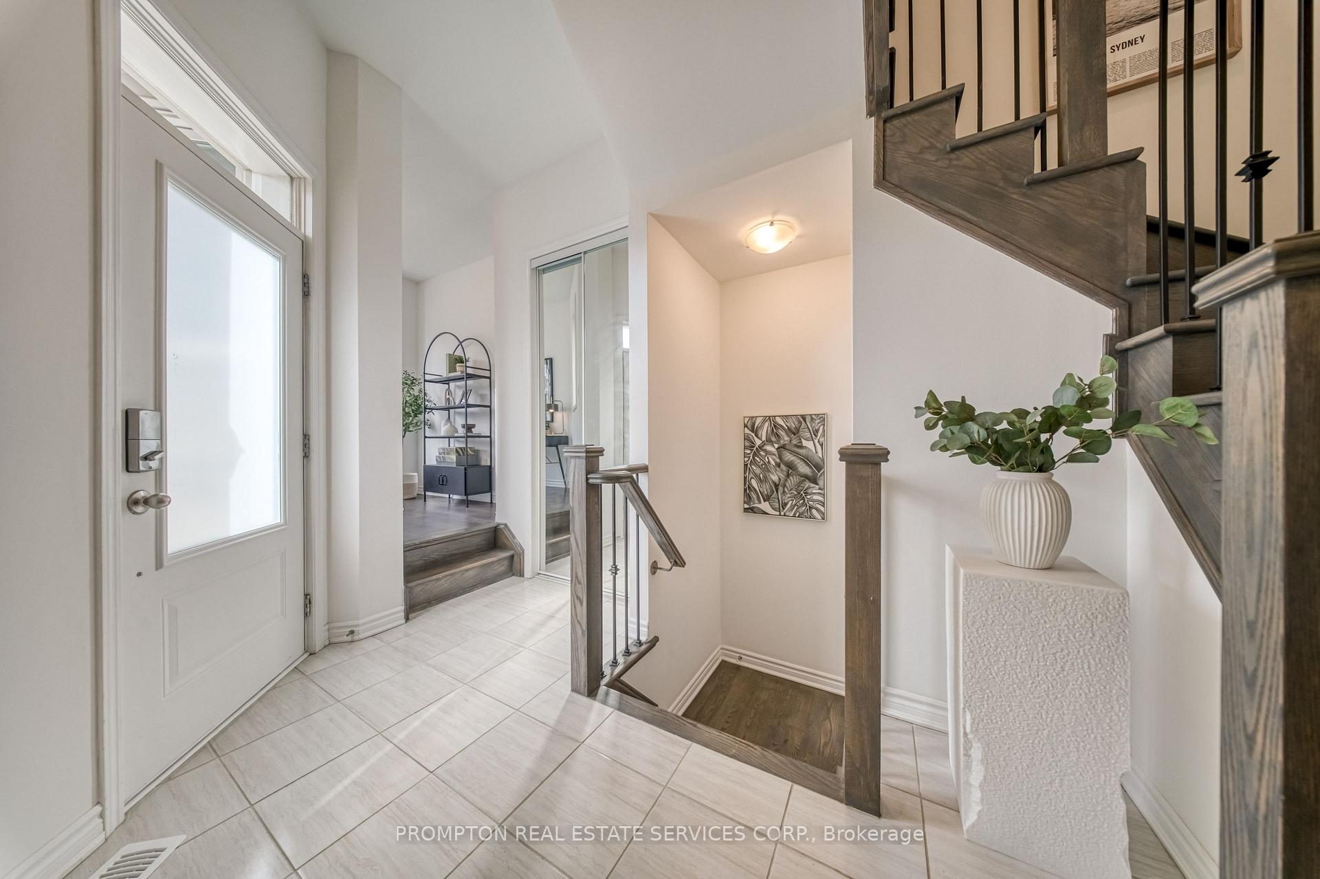 Photo 5 of 16 Ness Drive, Richmond Hill, Rural Richmond Hill — HOMEH